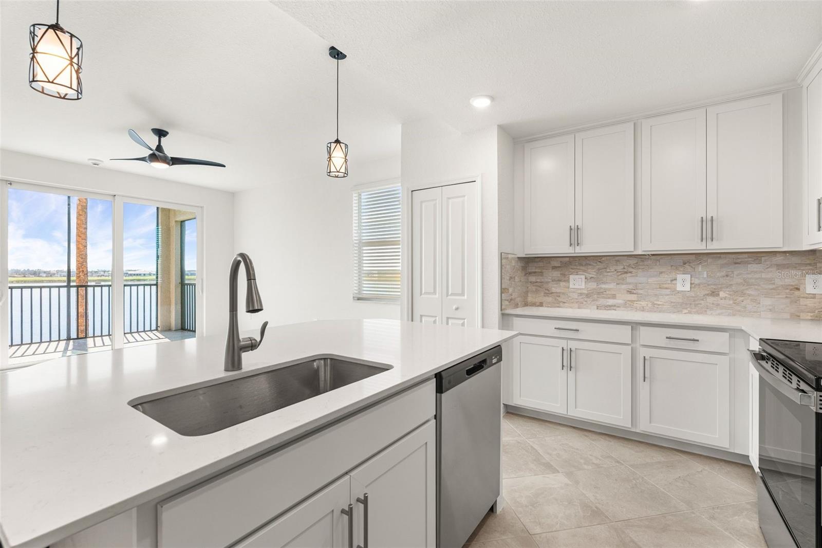 Image 13 of 47 For 19140 Scallop Loop 208