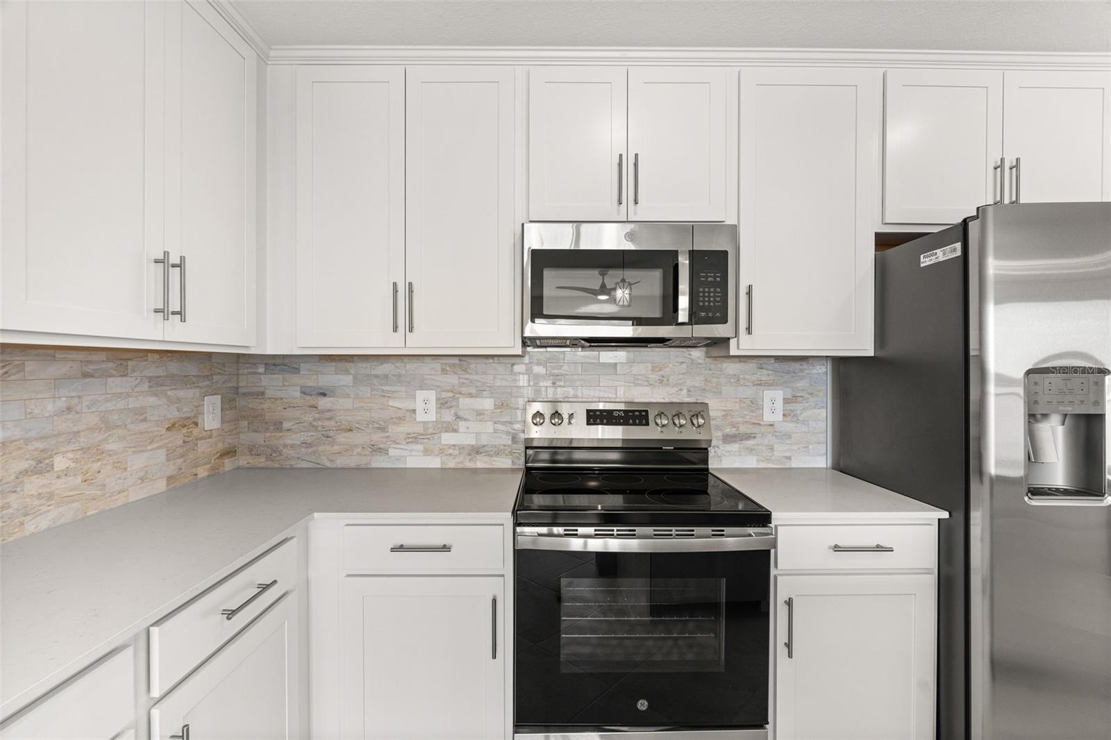 Image 14 of 47 For 19140 Scallop Loop 208