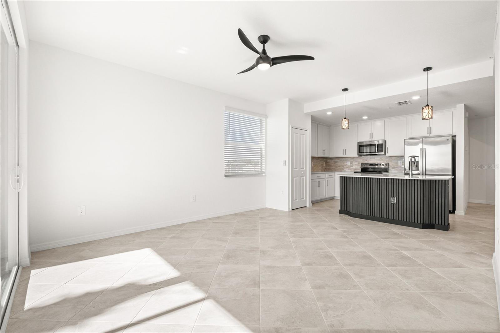 Image 18 of 47 For 19140 Scallop Loop 208