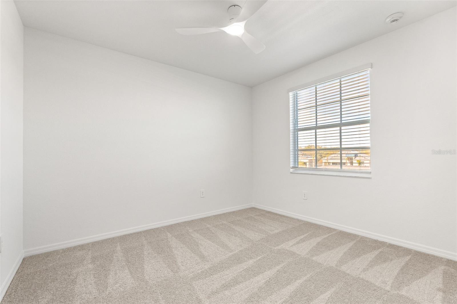 Image 25 of 47 For 19140 Scallop Loop 208