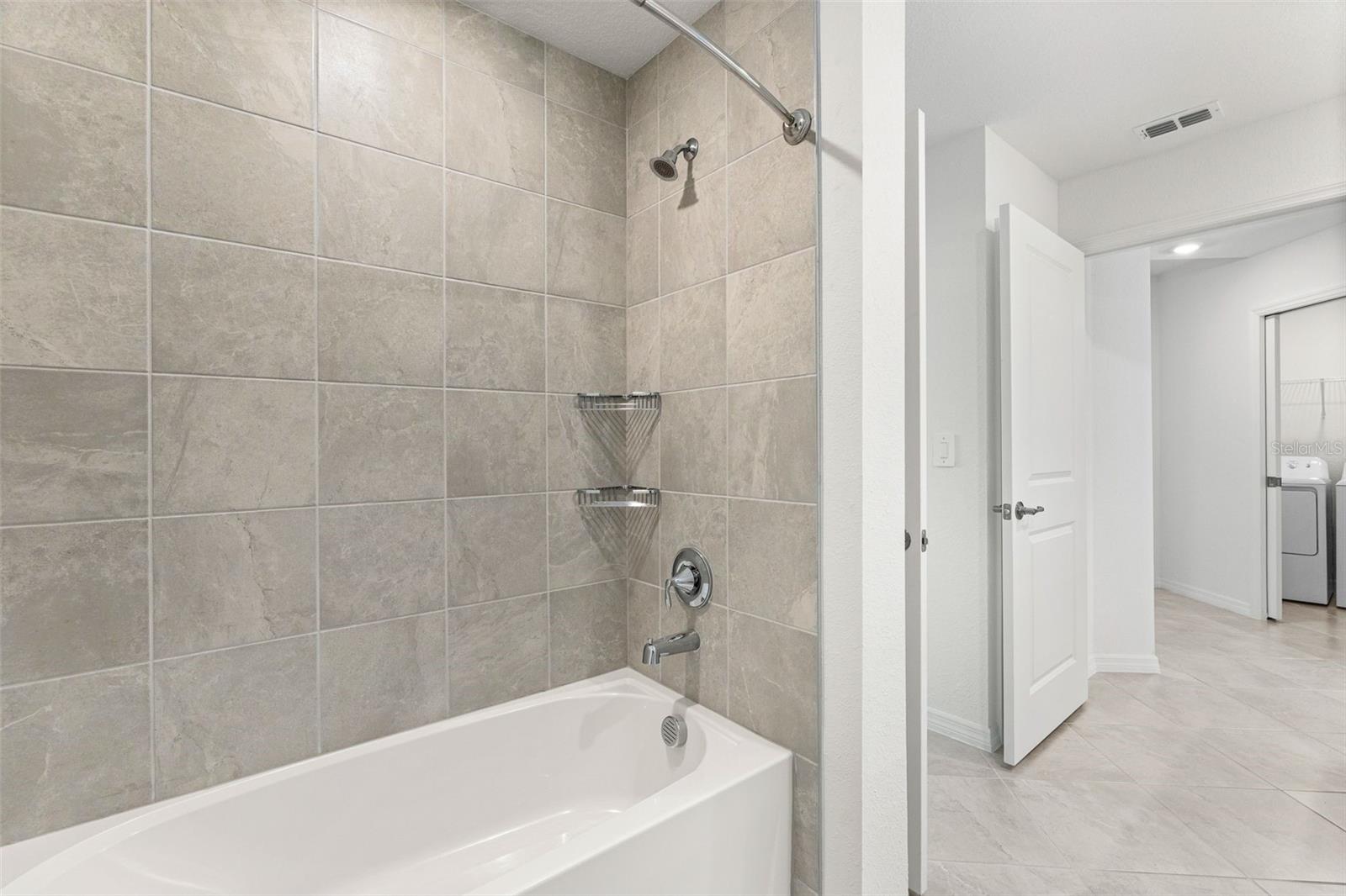 Image 29 of 47 For 19140 Scallop Loop 208