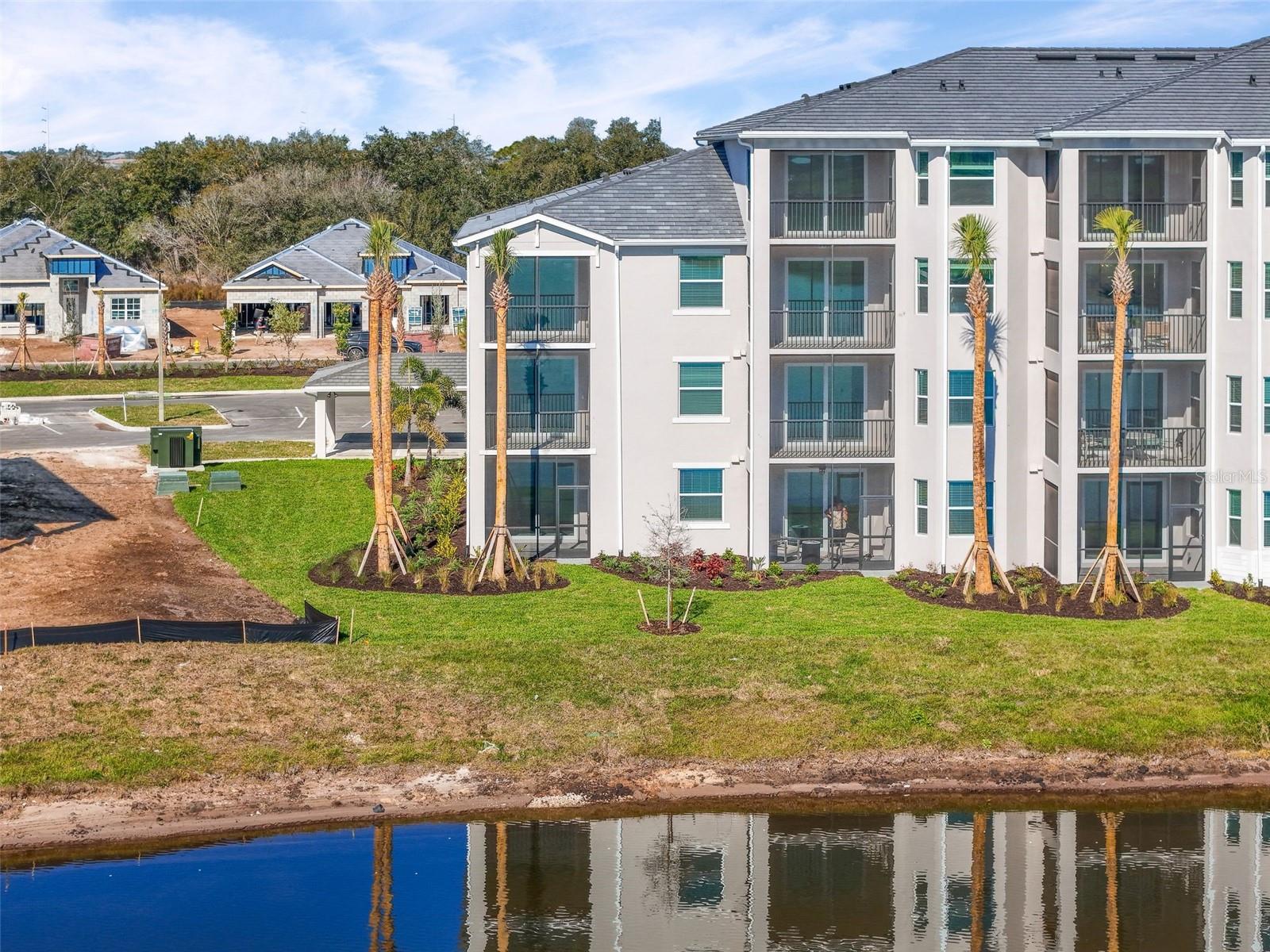 Image 38 of 47 For 19140 Scallop Loop 208