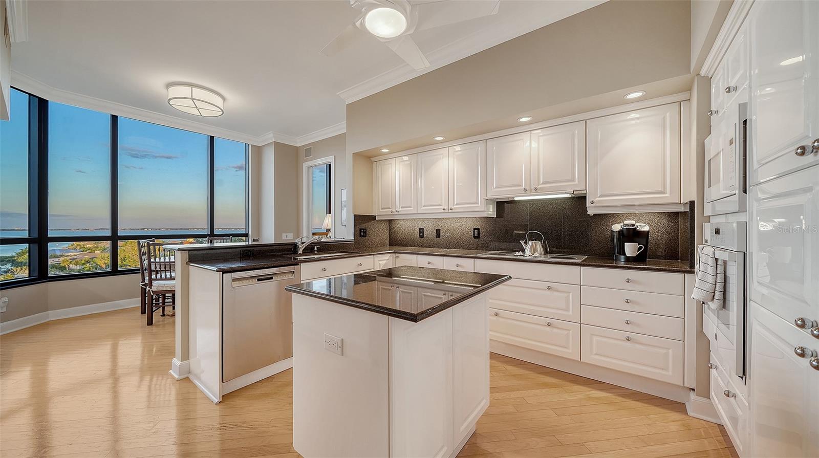 Image 16 of 60 For 1281 Gulf Of Mexico Drive 708