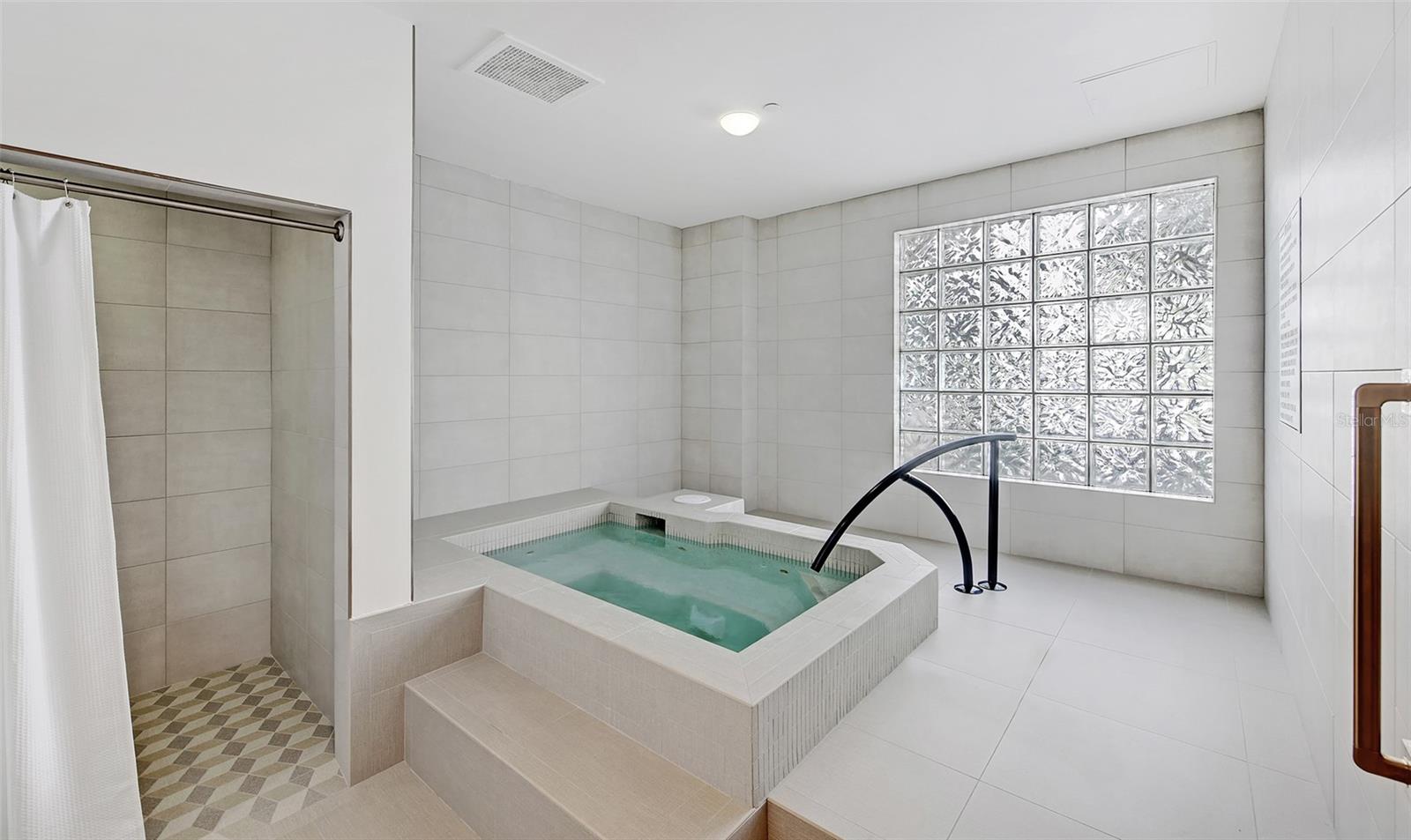 Image 47 of 60 For 1281 Gulf Of Mexico Drive 708