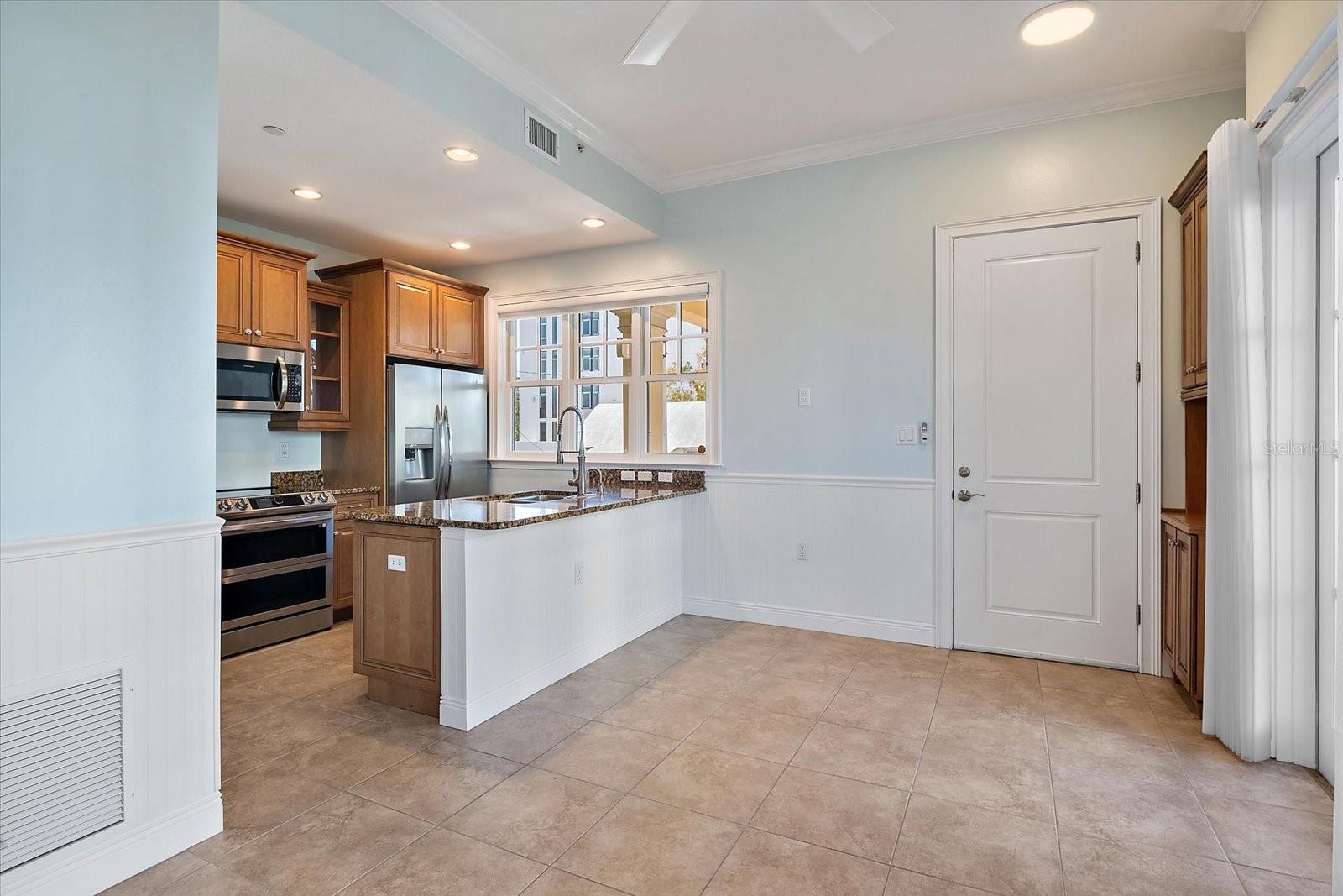 Image 3 of 22 For 445 Orange Avenue 210