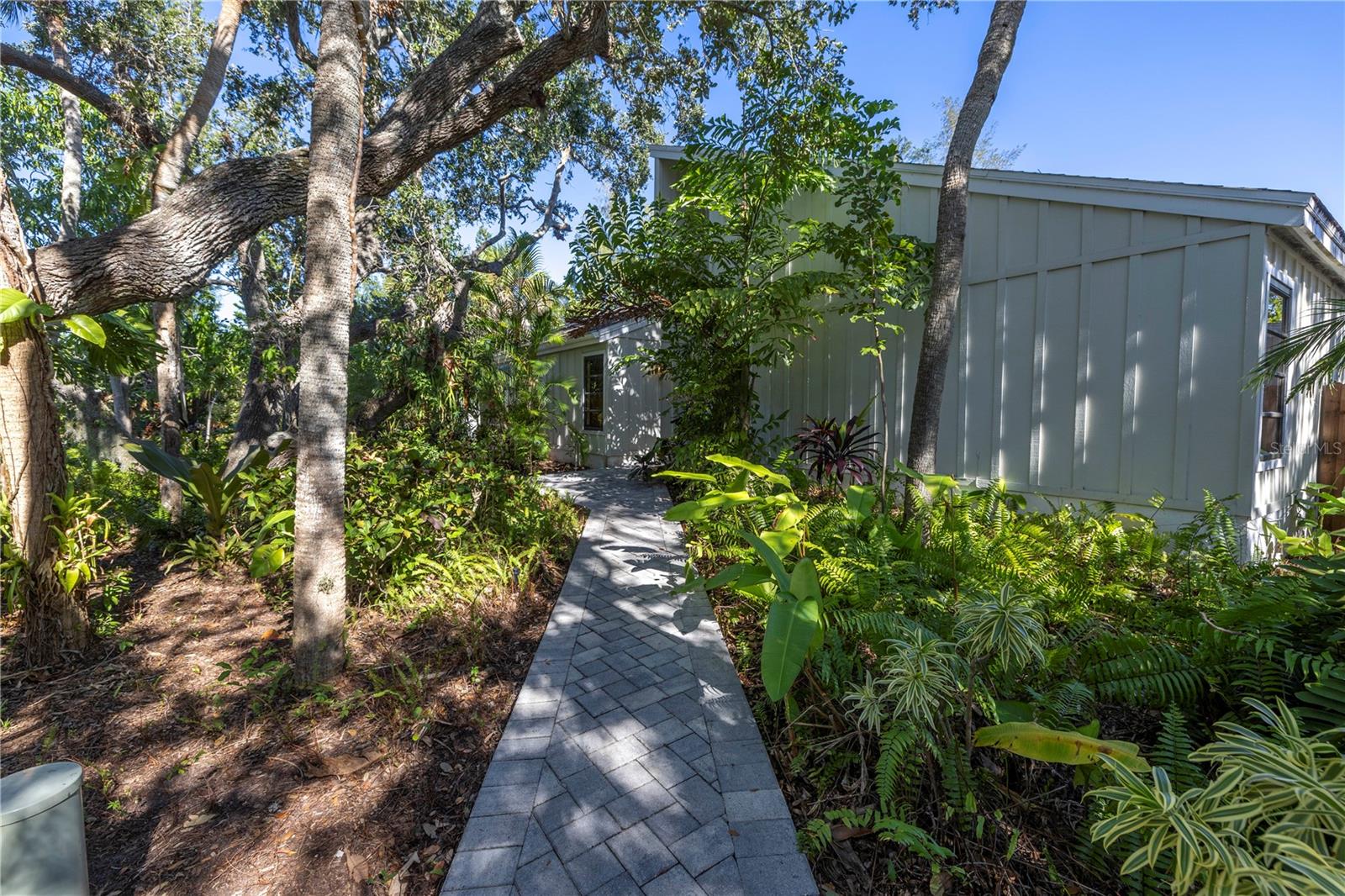 Details for 752 Tropical Circle, SARASOTA, FL 34242