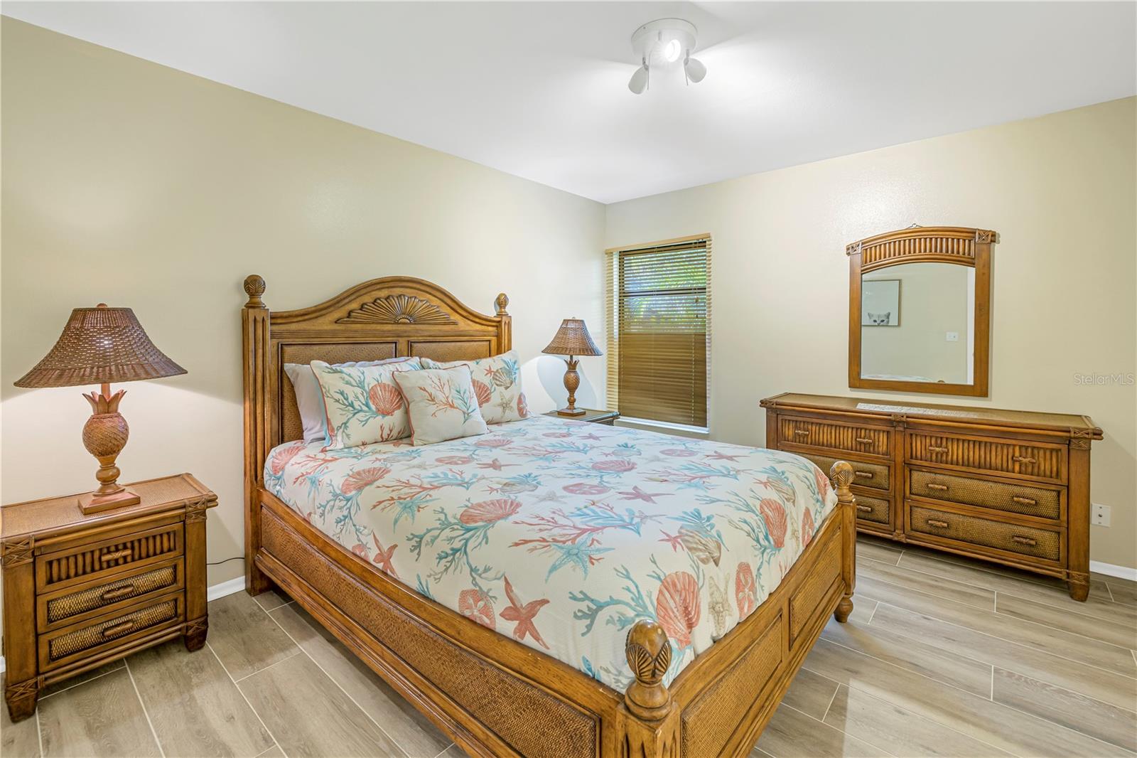 Image 18 of 41 For 752 Tropical Circle