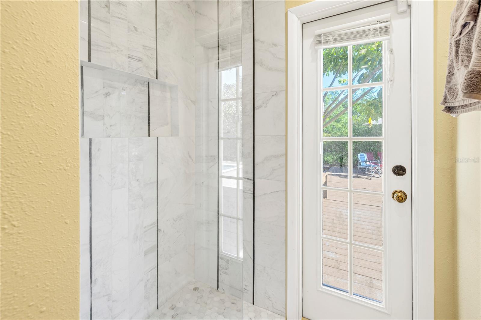 Image 22 of 41 For 752 Tropical Circle