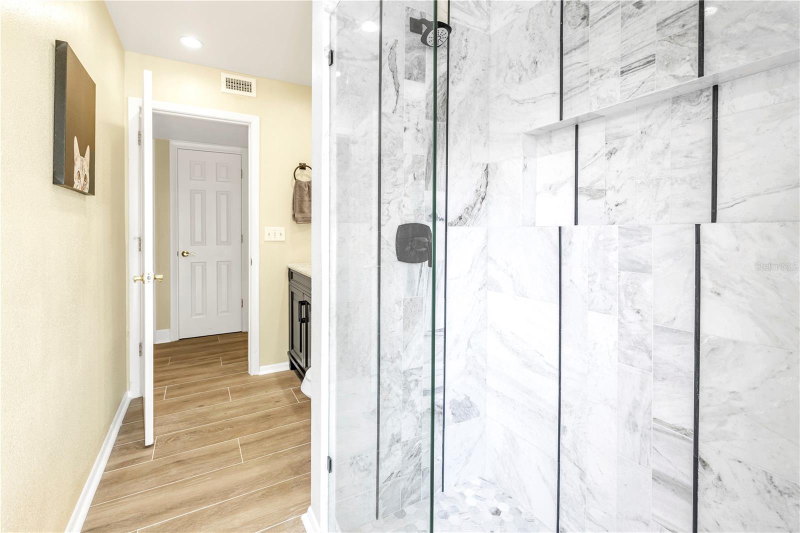 Image 23 of 41 For 752 Tropical Circle