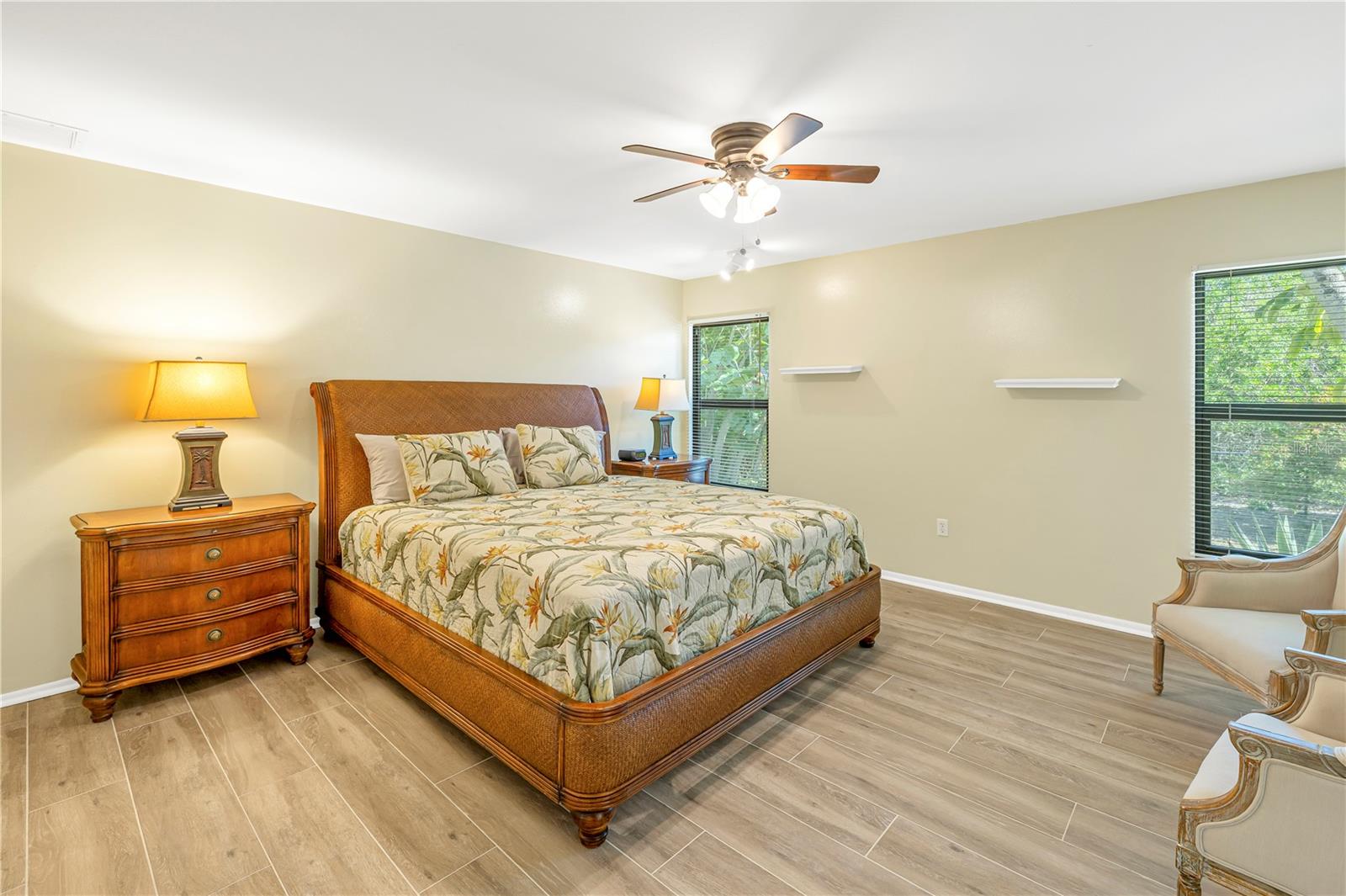 Image 28 of 41 For 752 Tropical Circle