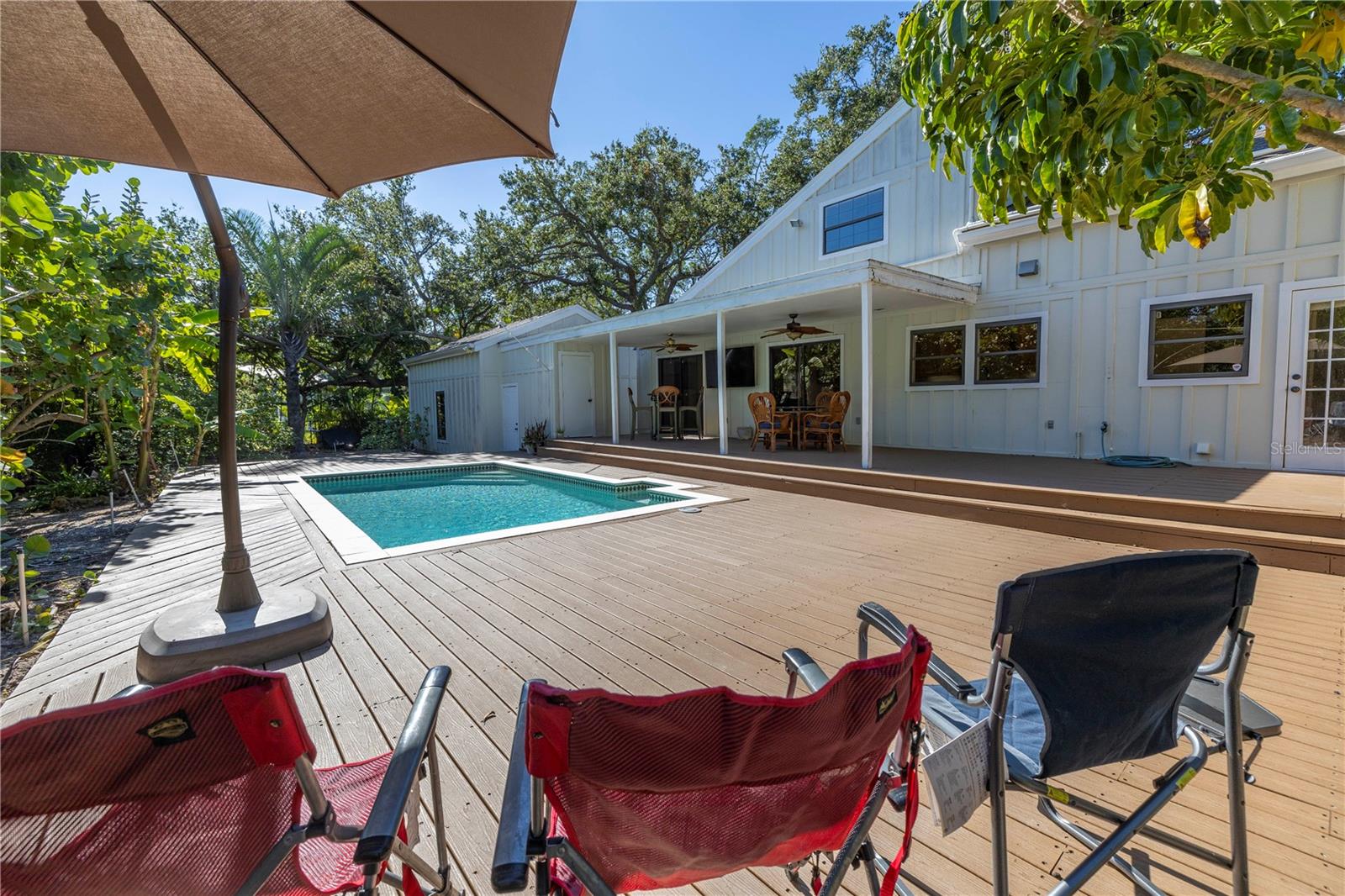 Image 37 of 41 For 752 Tropical Circle