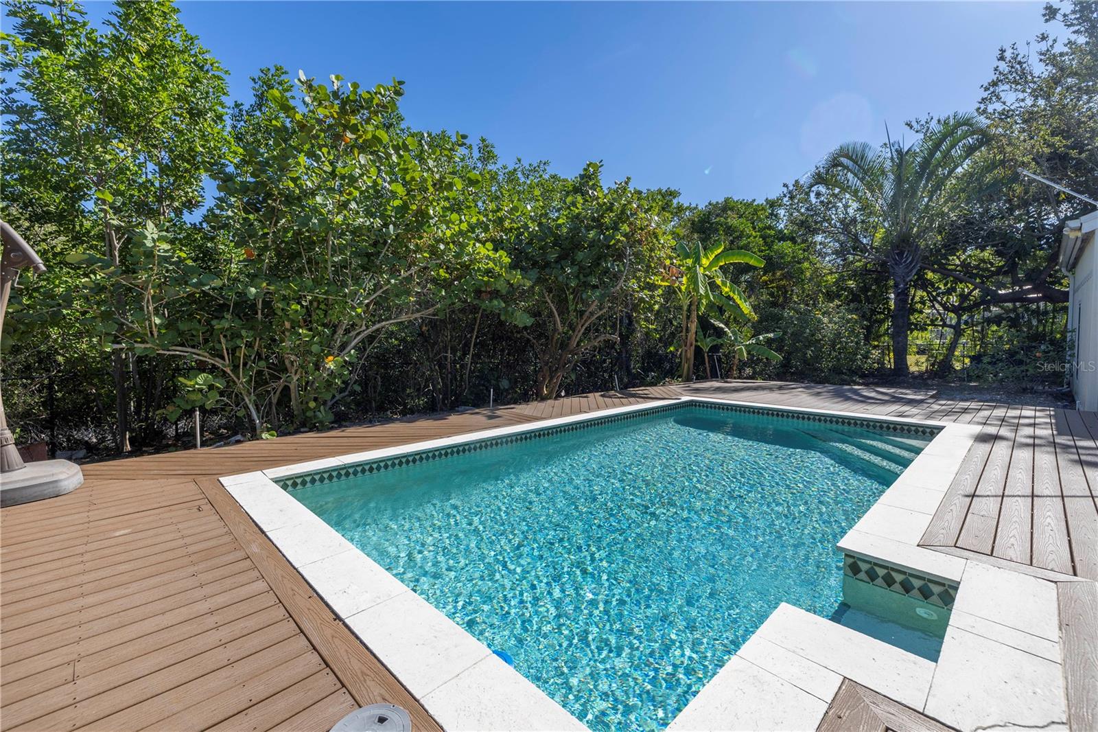 Image 38 of 41 For 752 Tropical Circle