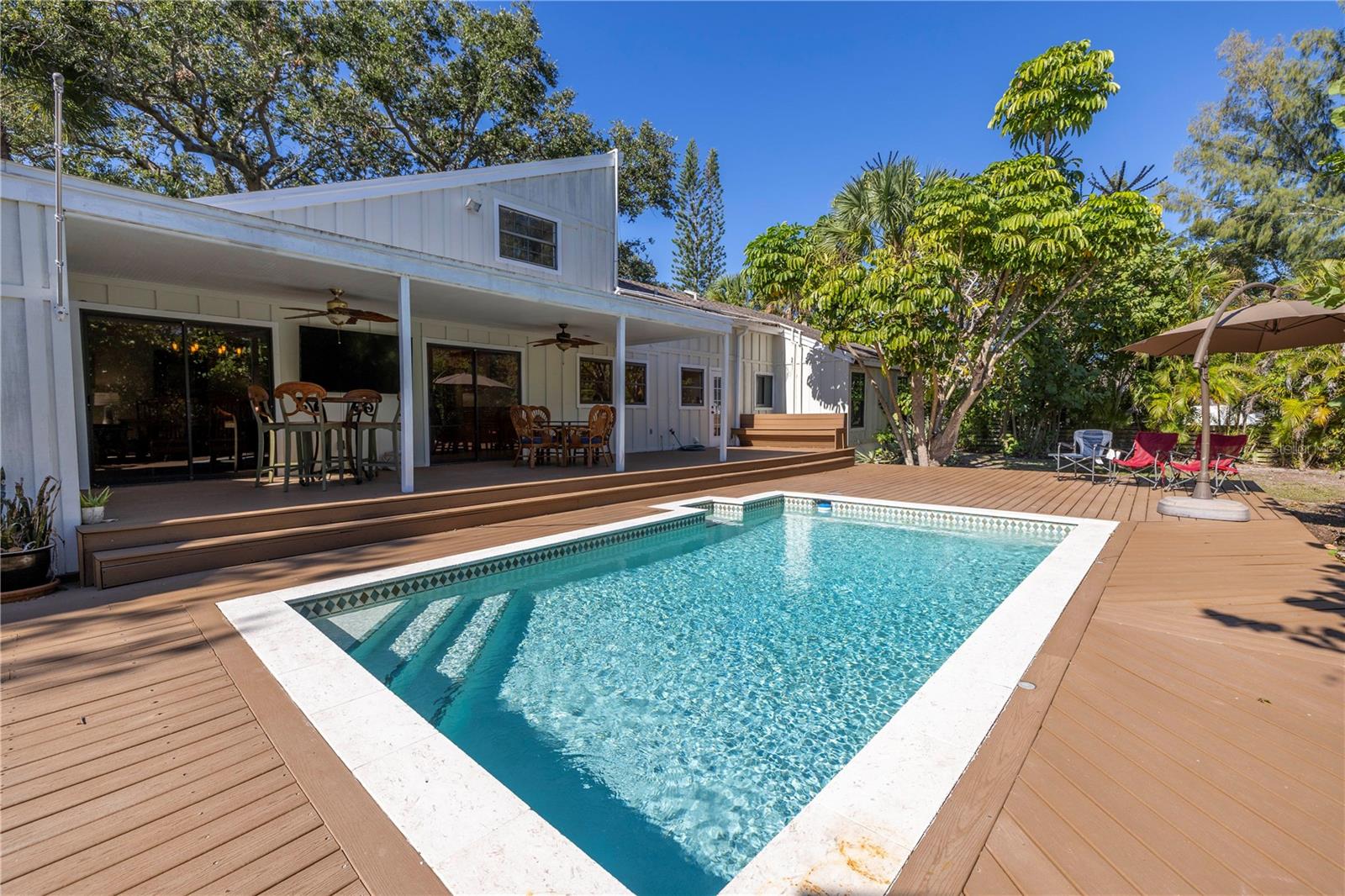 Image 40 of 41 For 752 Tropical Circle