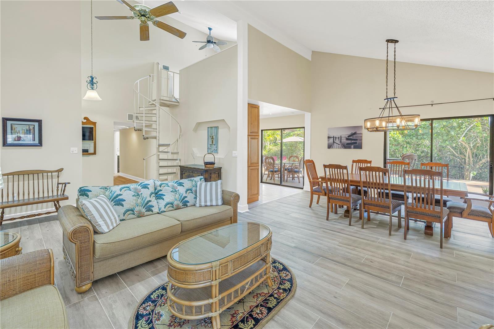 Image 8 of 41 For 752 Tropical Circle