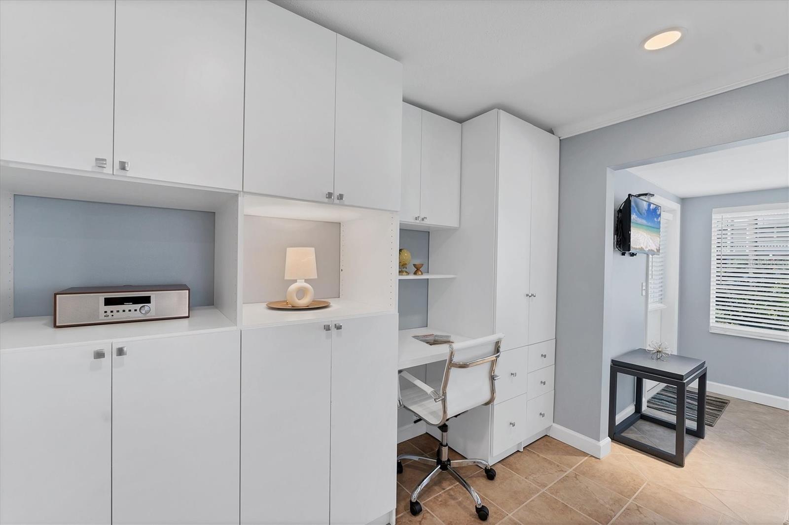 Image 25 of 88 For 527 Sutton Place