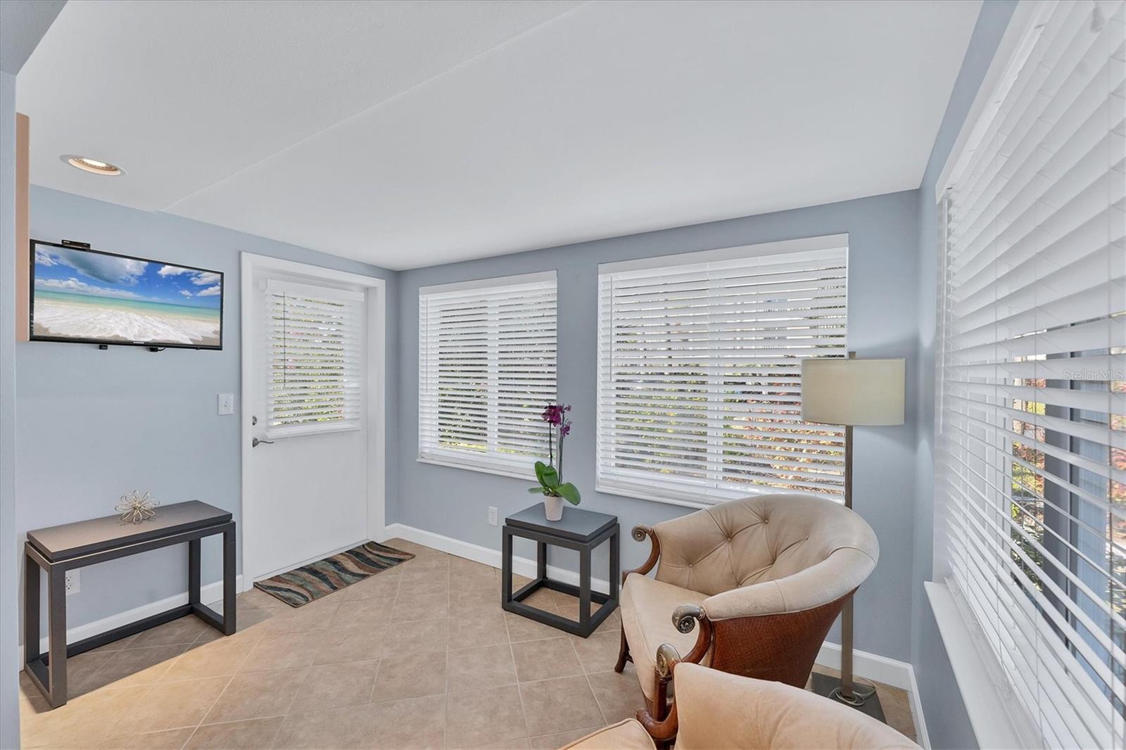 Image 26 of 88 For 527 Sutton Place