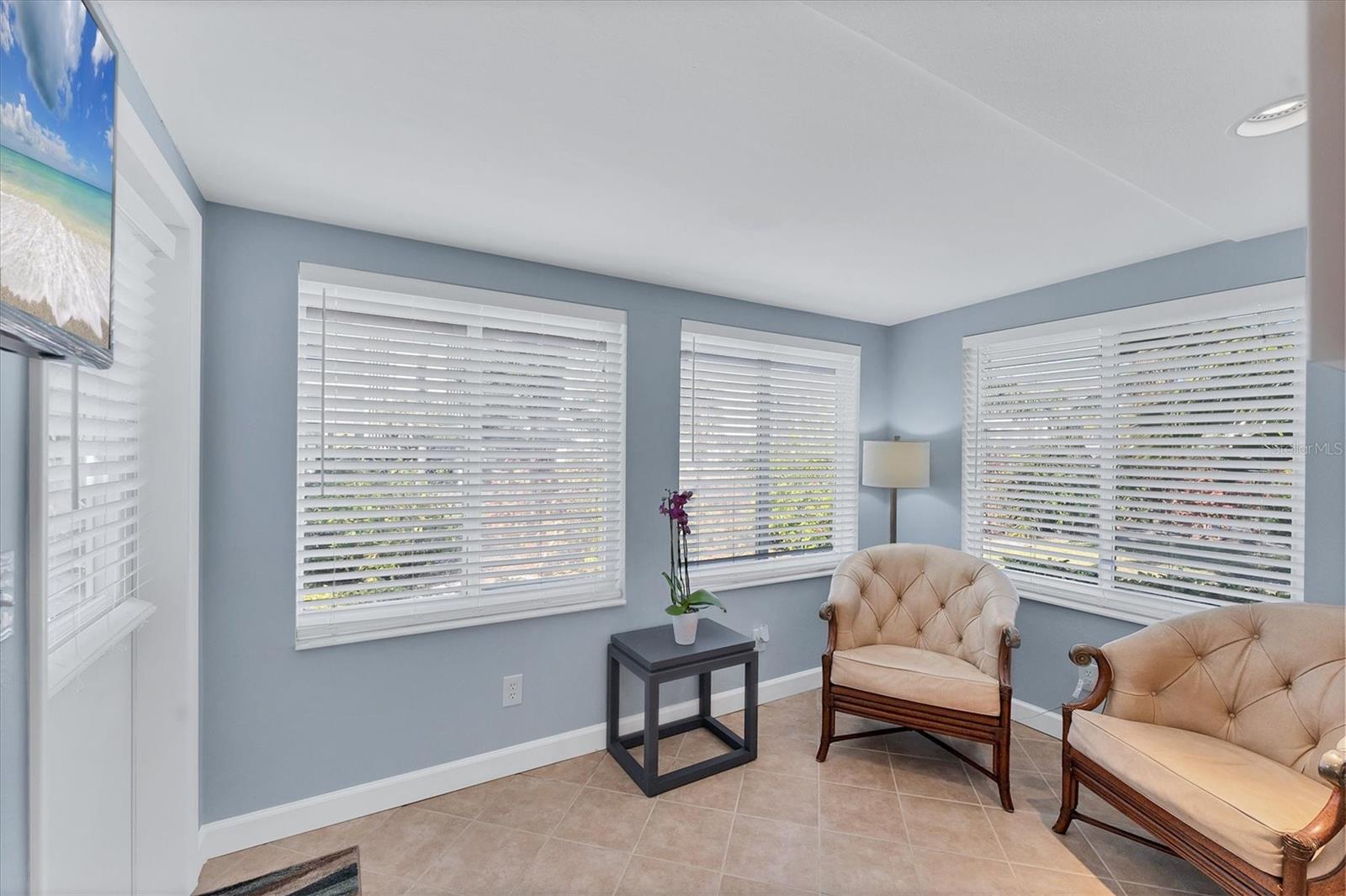 Image 27 of 88 For 527 Sutton Place