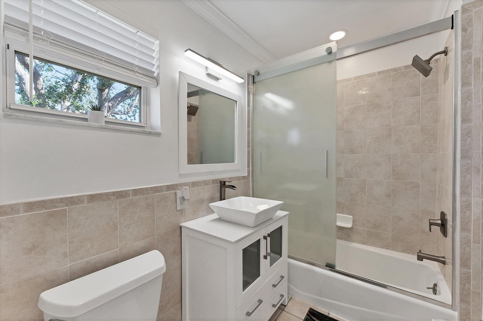 Image 35 of 88 For 527 Sutton Place