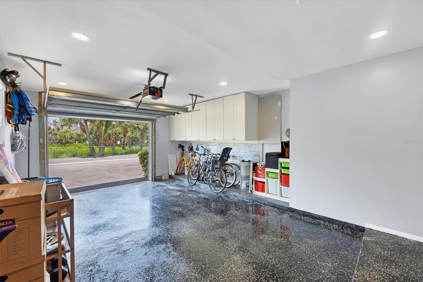 Image 42 of 88 For 527 Sutton Place