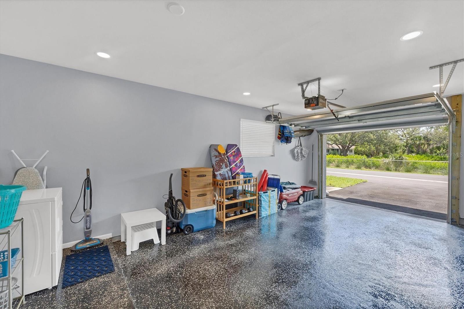 Image 43 of 88 For 527 Sutton Place