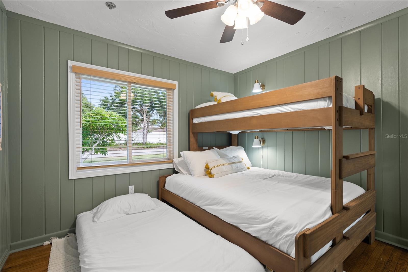 Image 22 of 29 For 704 59th Street Nw