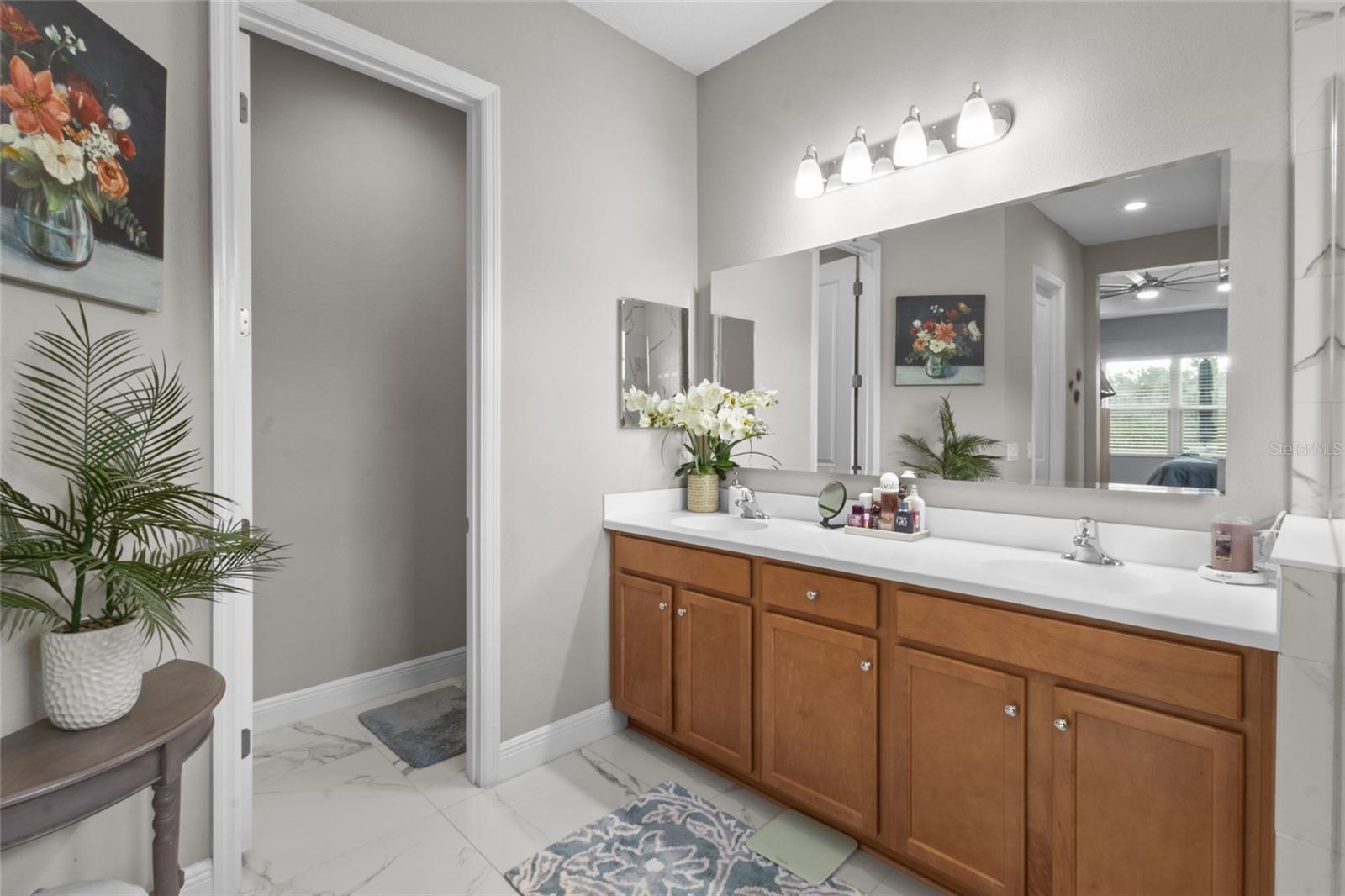 Image 18 of 39 For 13732 Old Creek Court