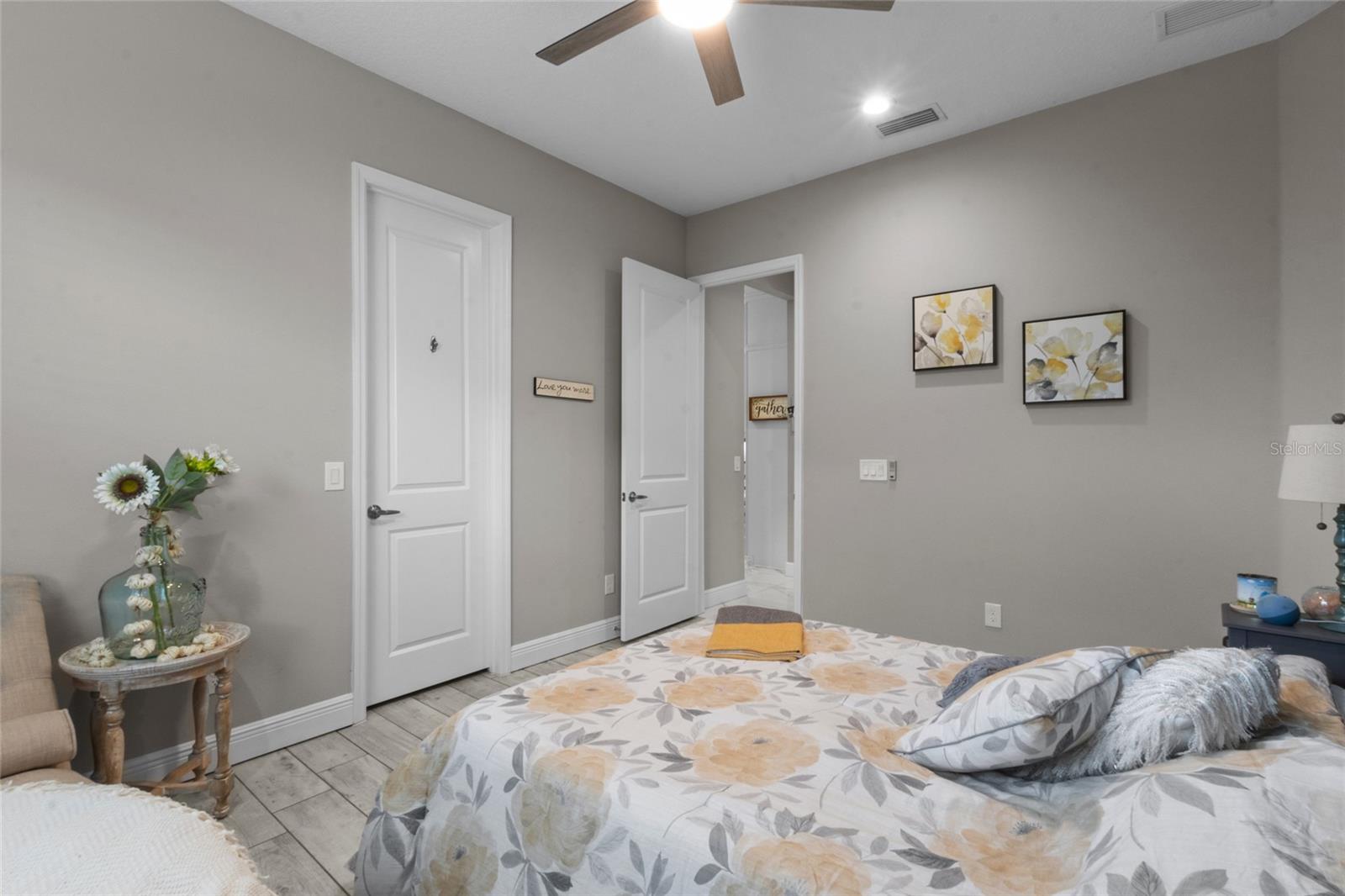 Image 21 of 39 For 13732 Old Creek Court