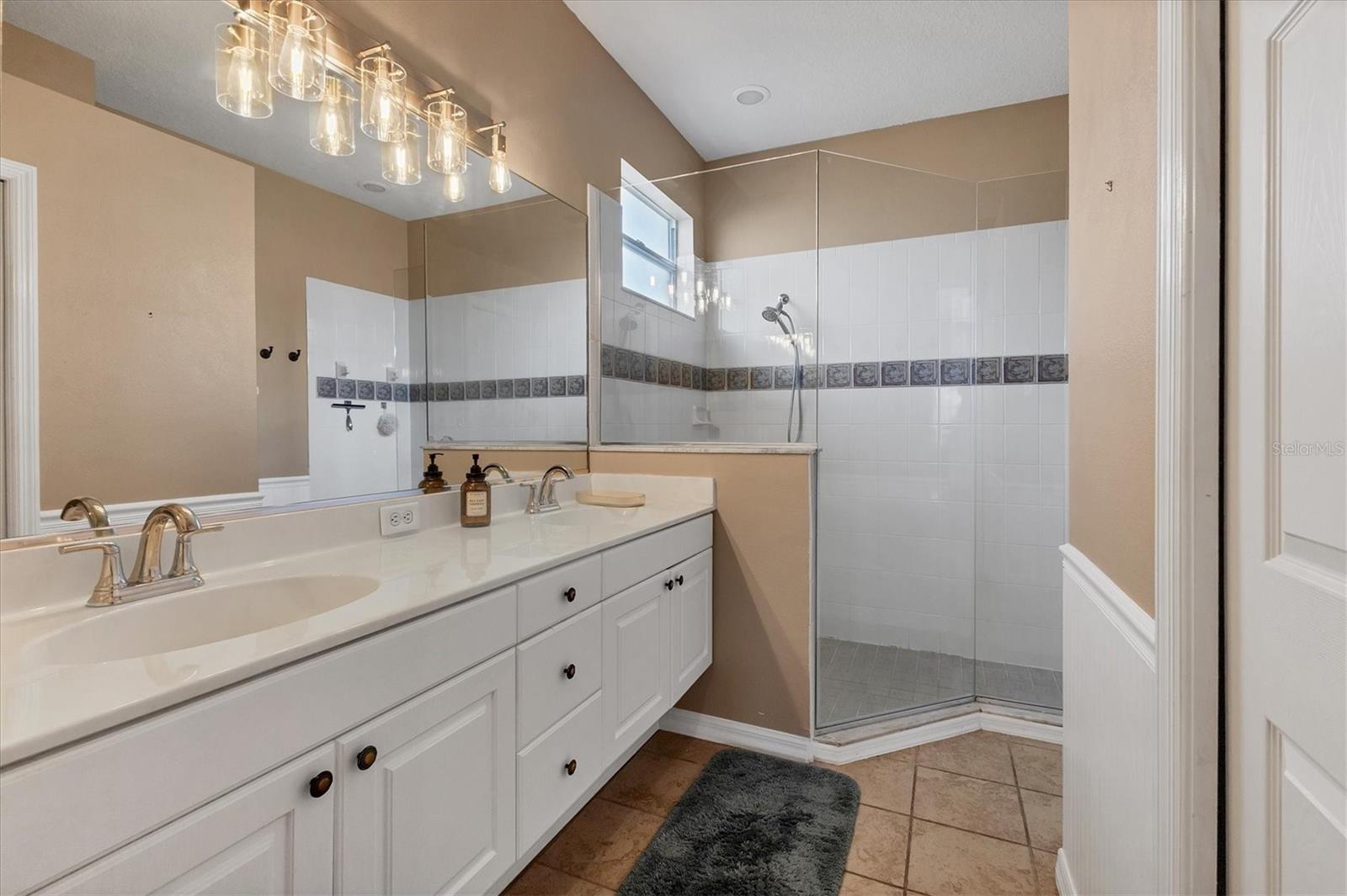 Image 20 of 34 For 2775 Royal Palm Drive