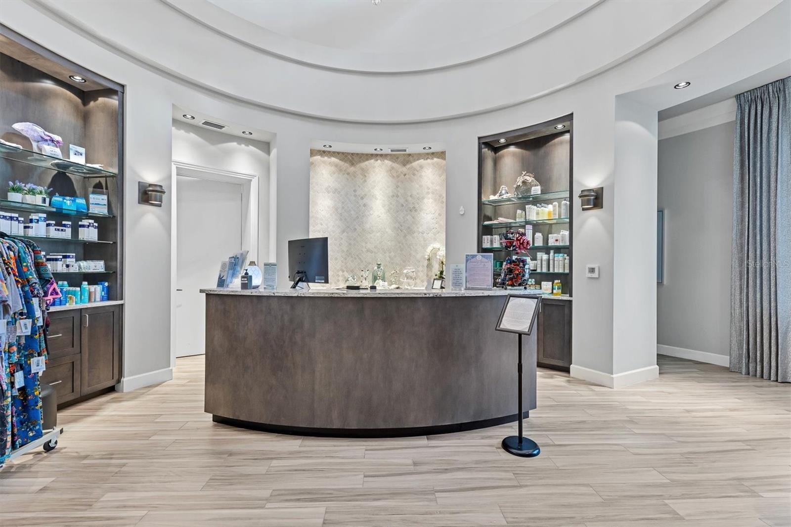 Image 36 of 61 For 17108 Vardon Terrace 105