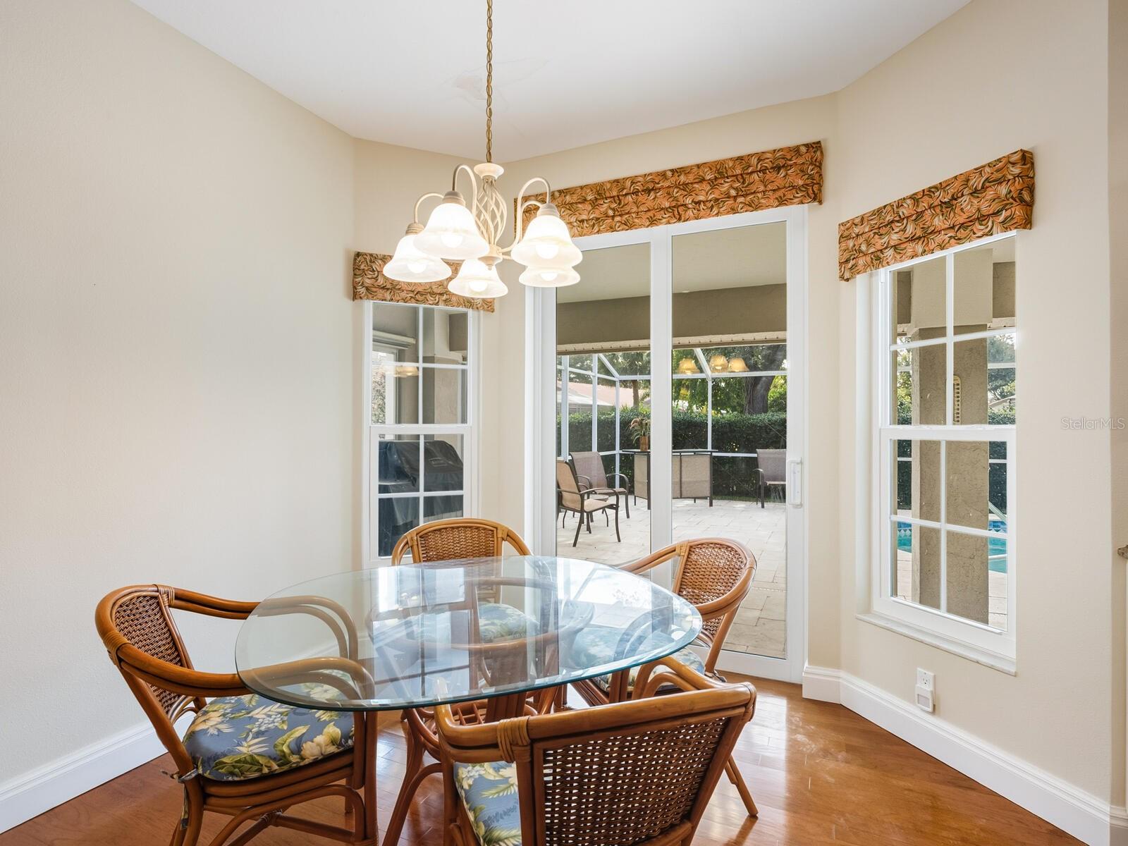 Image 17 of 44 For 4348 Highland Oaks Circle