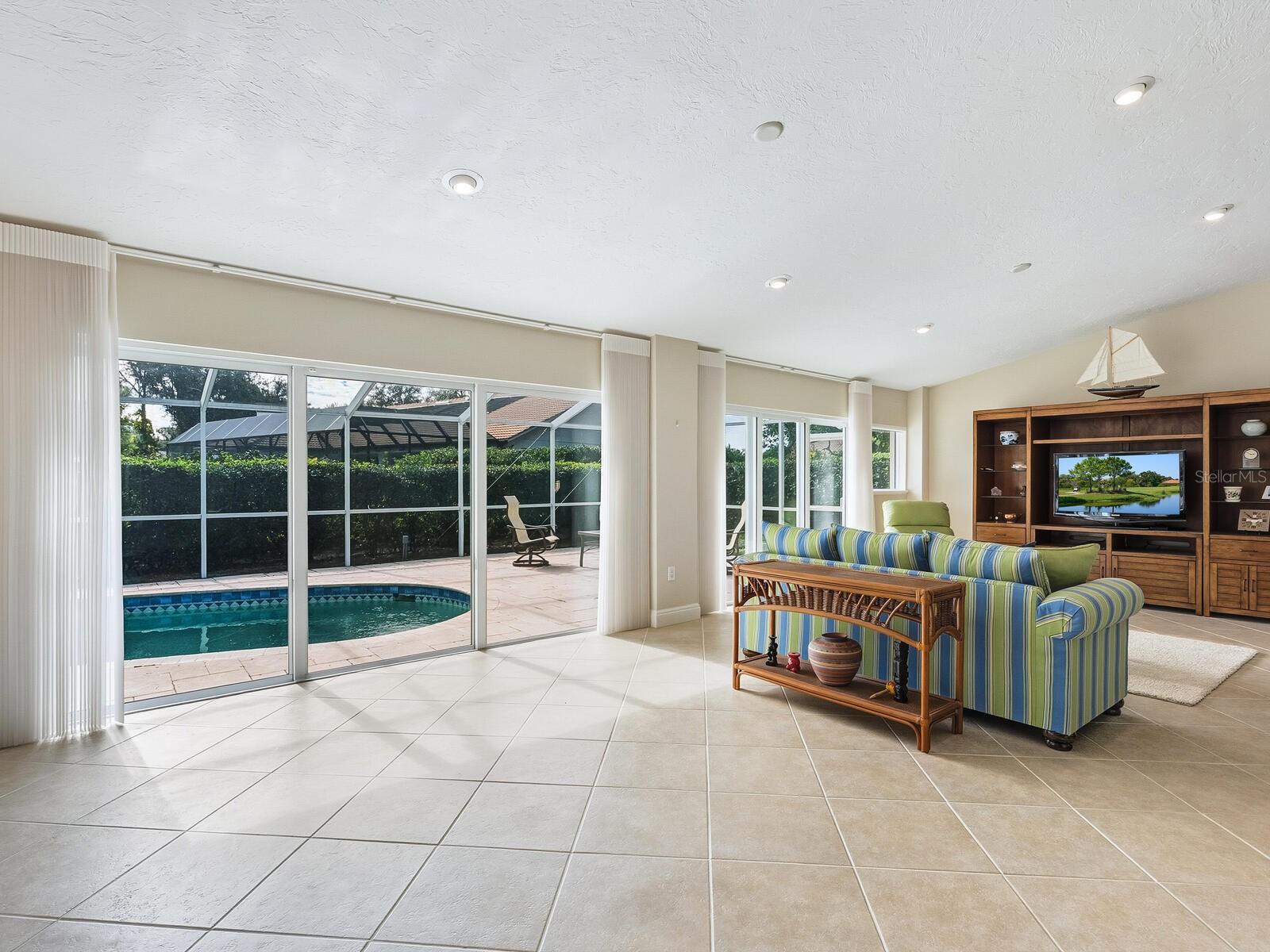 Image 5 of 44 For 4348 Highland Oaks Circle