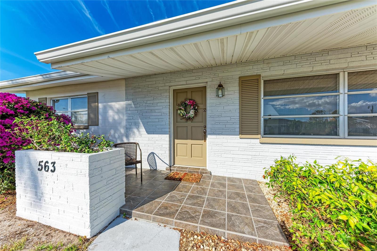 Details for 563 Oxford Drive, VENICE, FL 34293