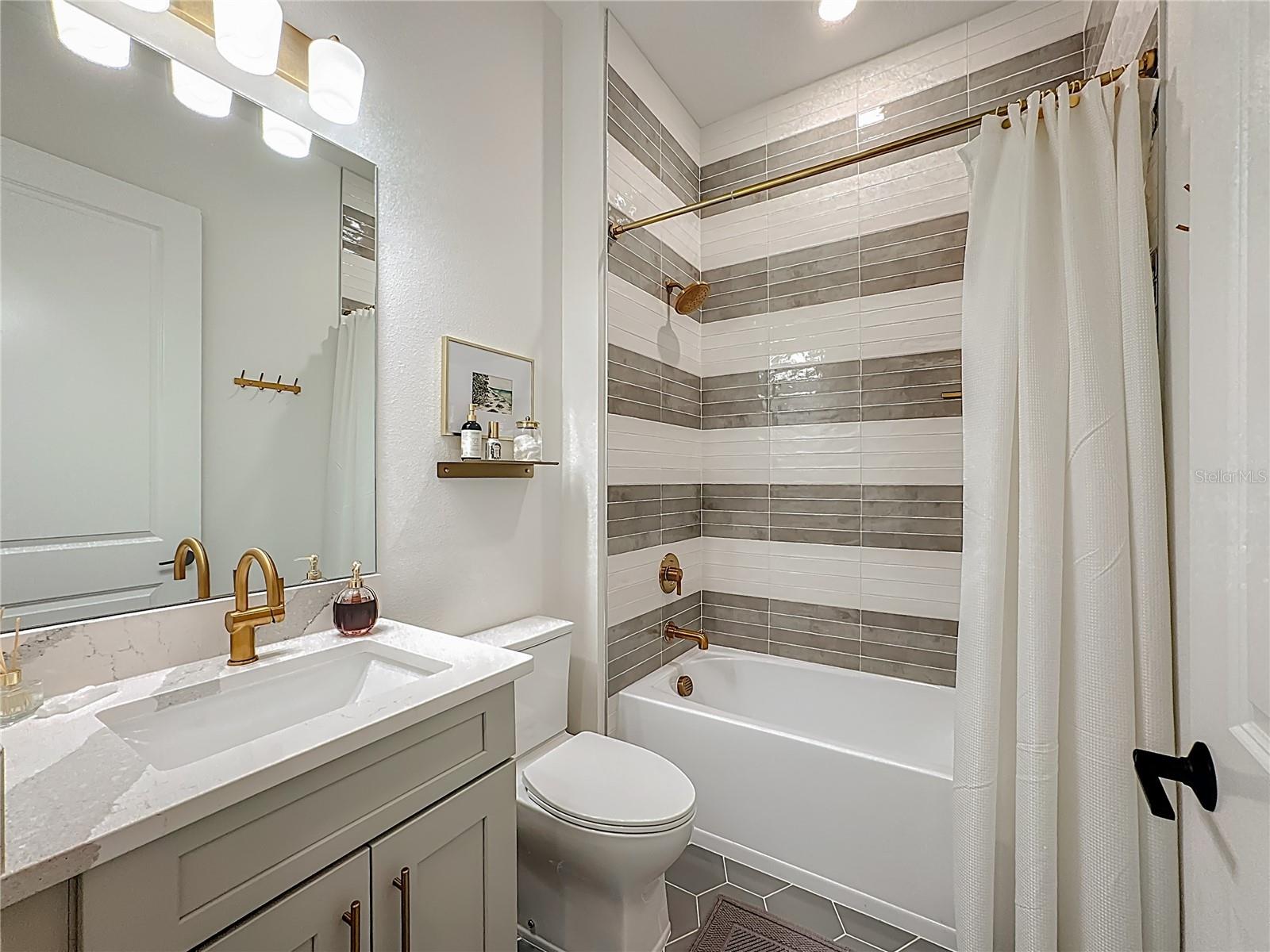 Image 36 of 88 For 16306 Isola Pl