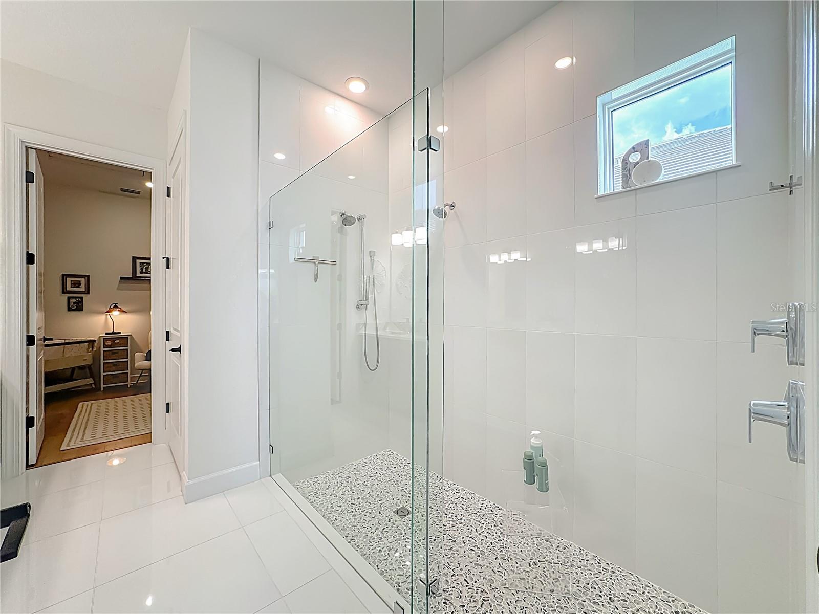 Image 49 of 88 For 16306 Isola Pl