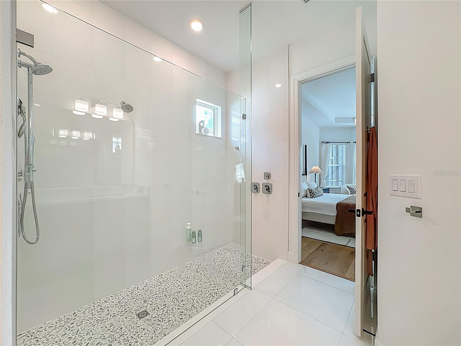 Image 52 of 88 For 16306 Isola Pl