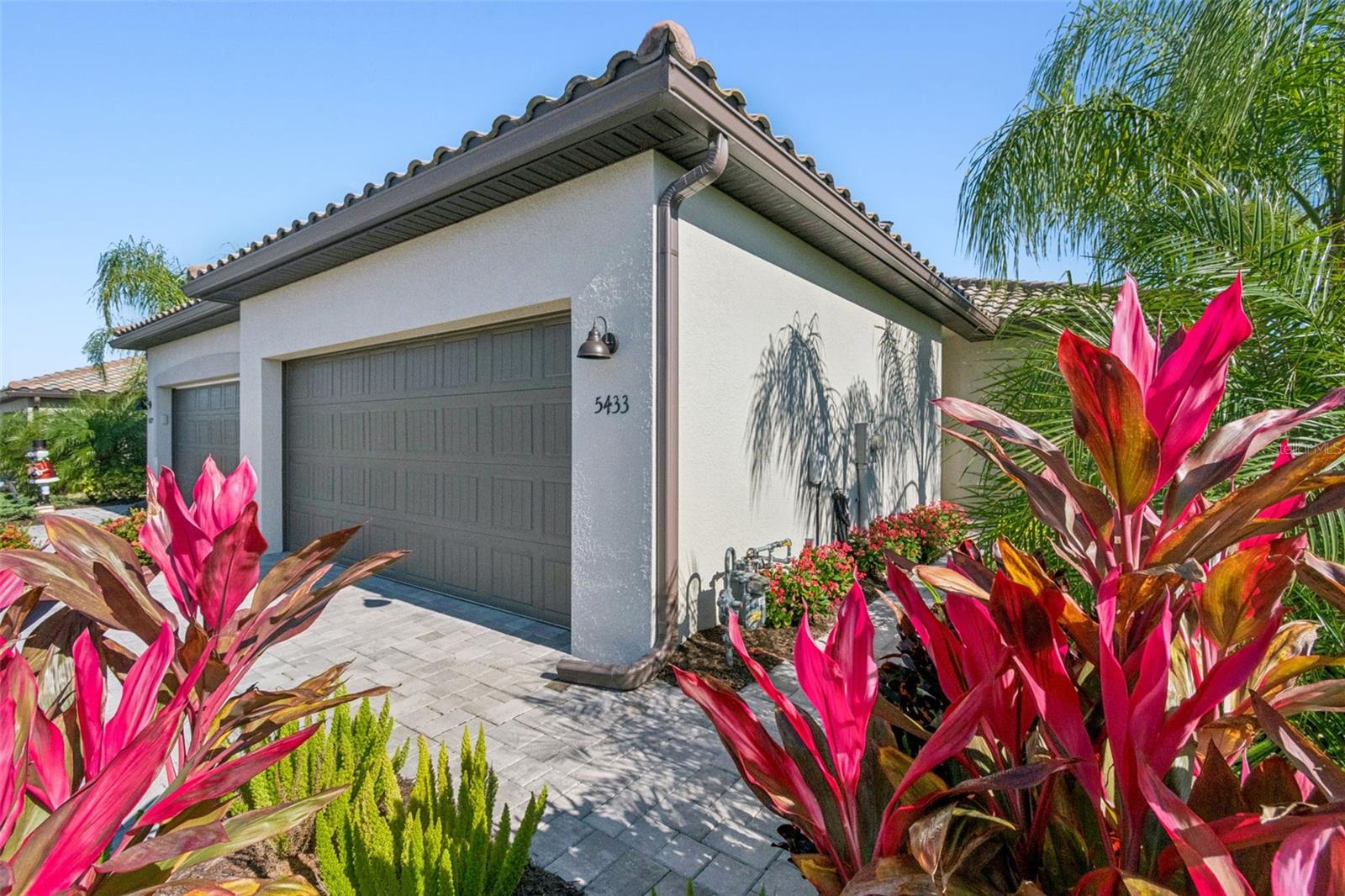 Image 3 of 51 For 5433 Mystic Water Cove