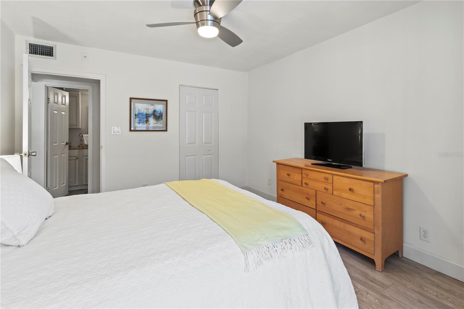 Image 24 of 48 For 1055 Peppertree Drive 102aa