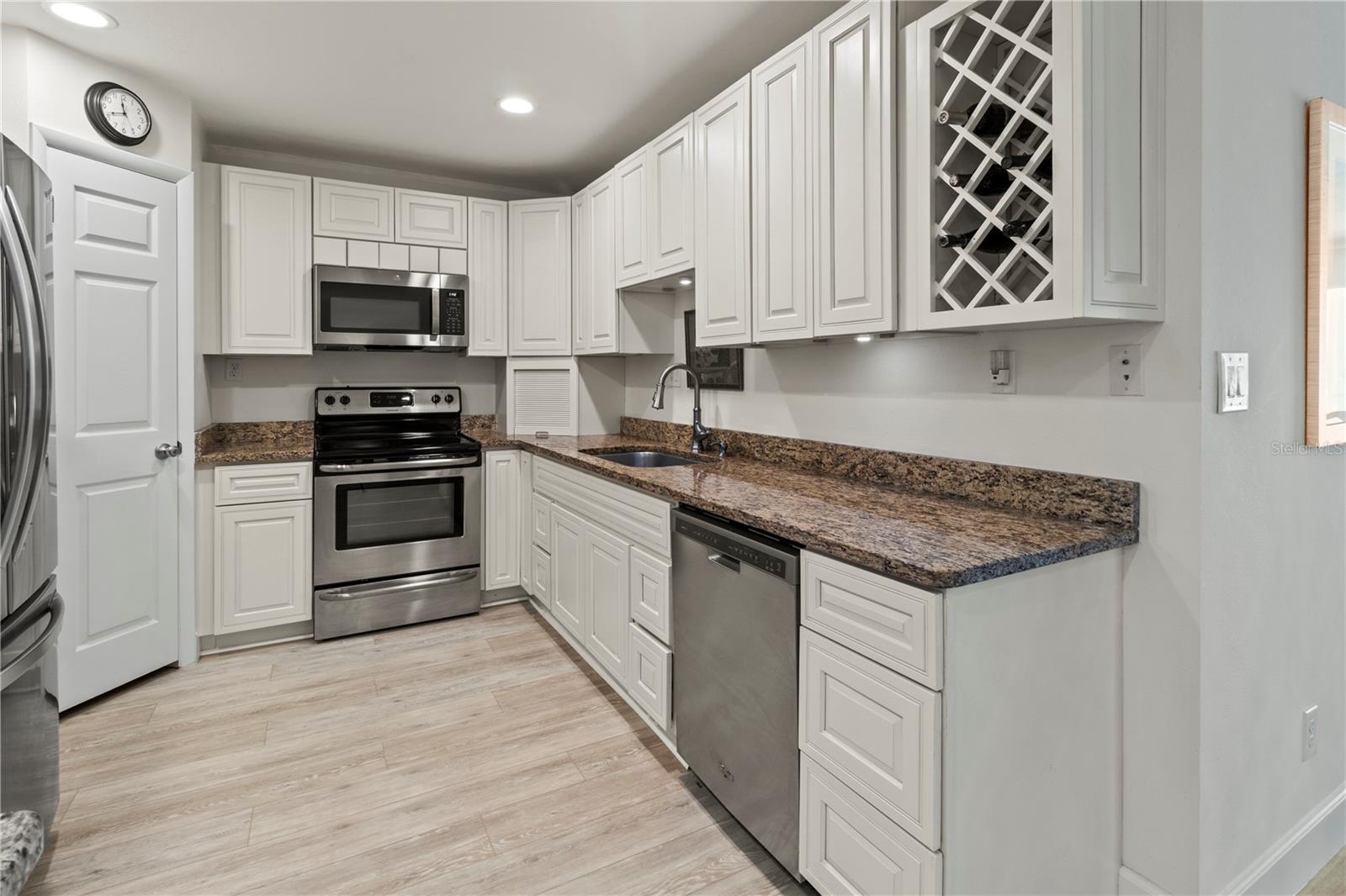 Image 6 of 48 For 1055 Peppertree Drive 102aa