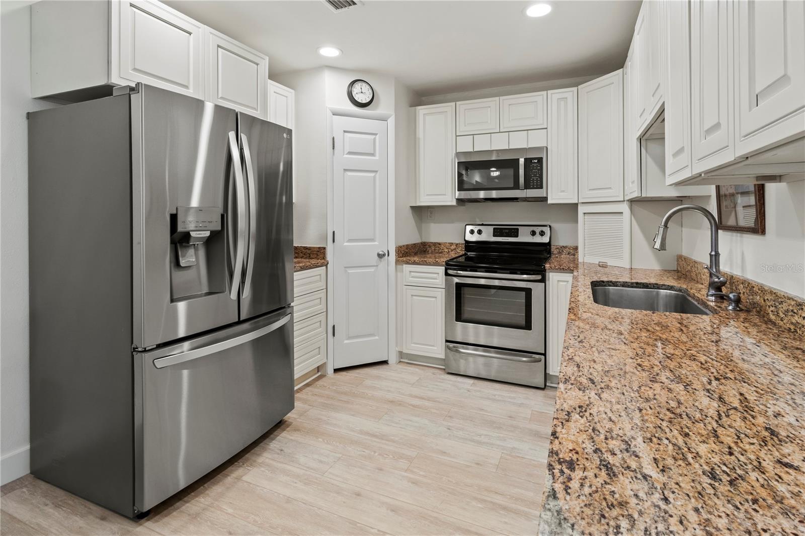 Image 7 of 48 For 1055 Peppertree Drive 102aa