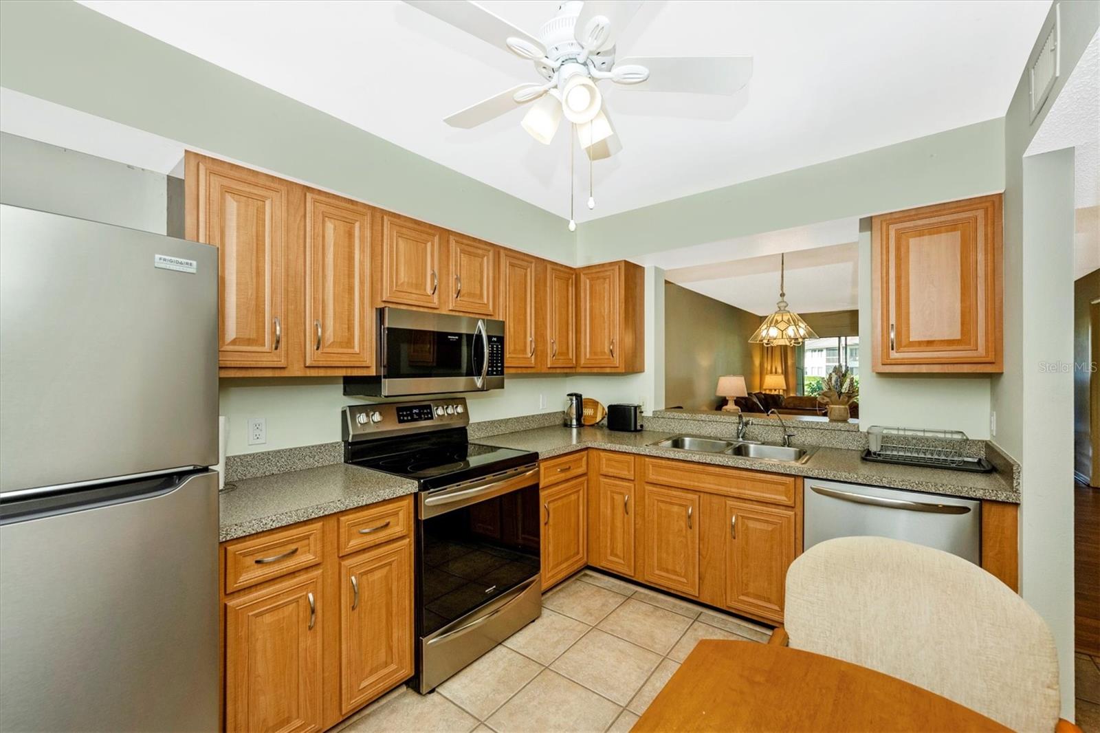 Image 15 of 65 For 5219 Lake Village Drive 21