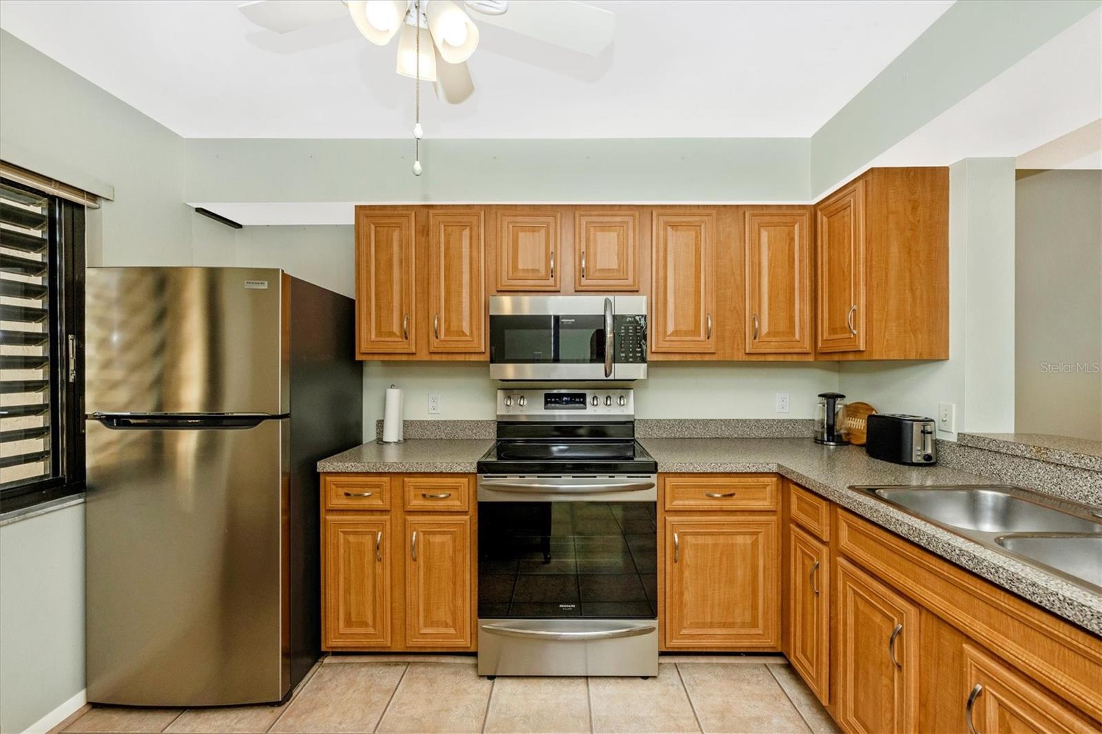 Image 16 of 65 For 5219 Lake Village Drive 21