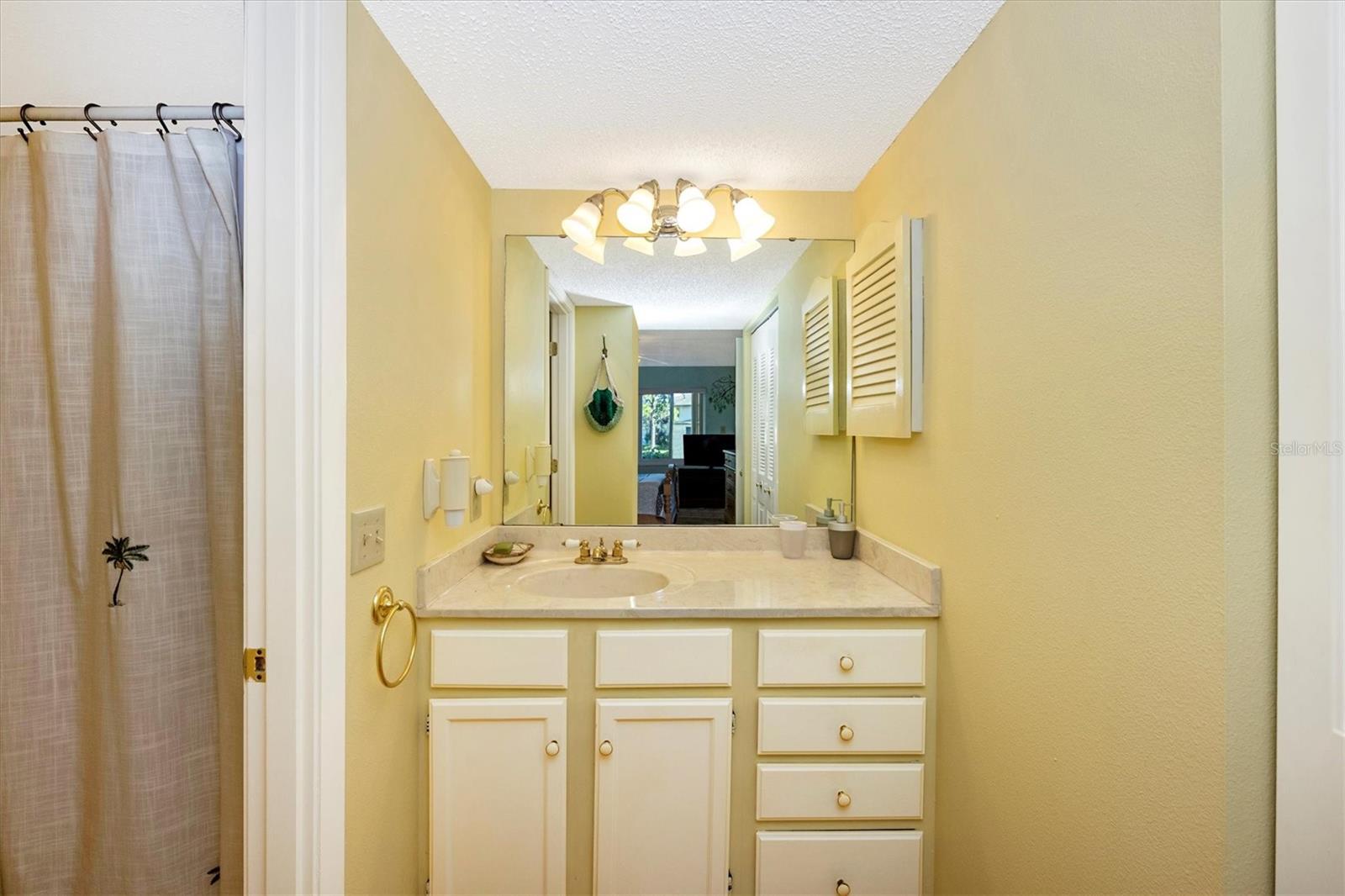 Image 25 of 65 For 5219 Lake Village Drive 21