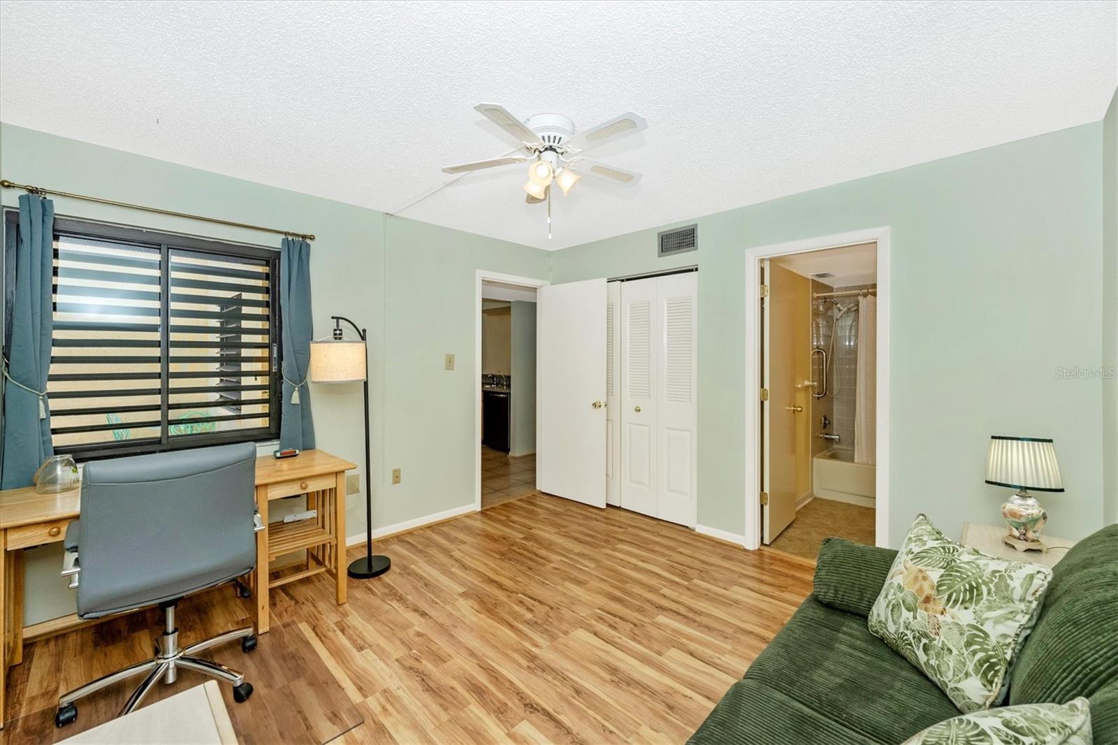 Image 7 of 65 For 5219 Lake Village Drive 21