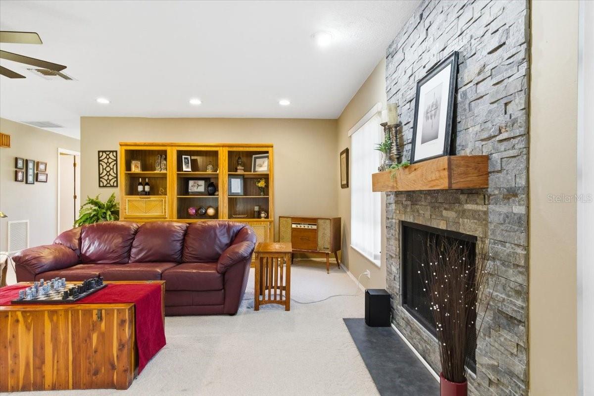 Image 13 of 48 For 771 Vivienda South Court 9