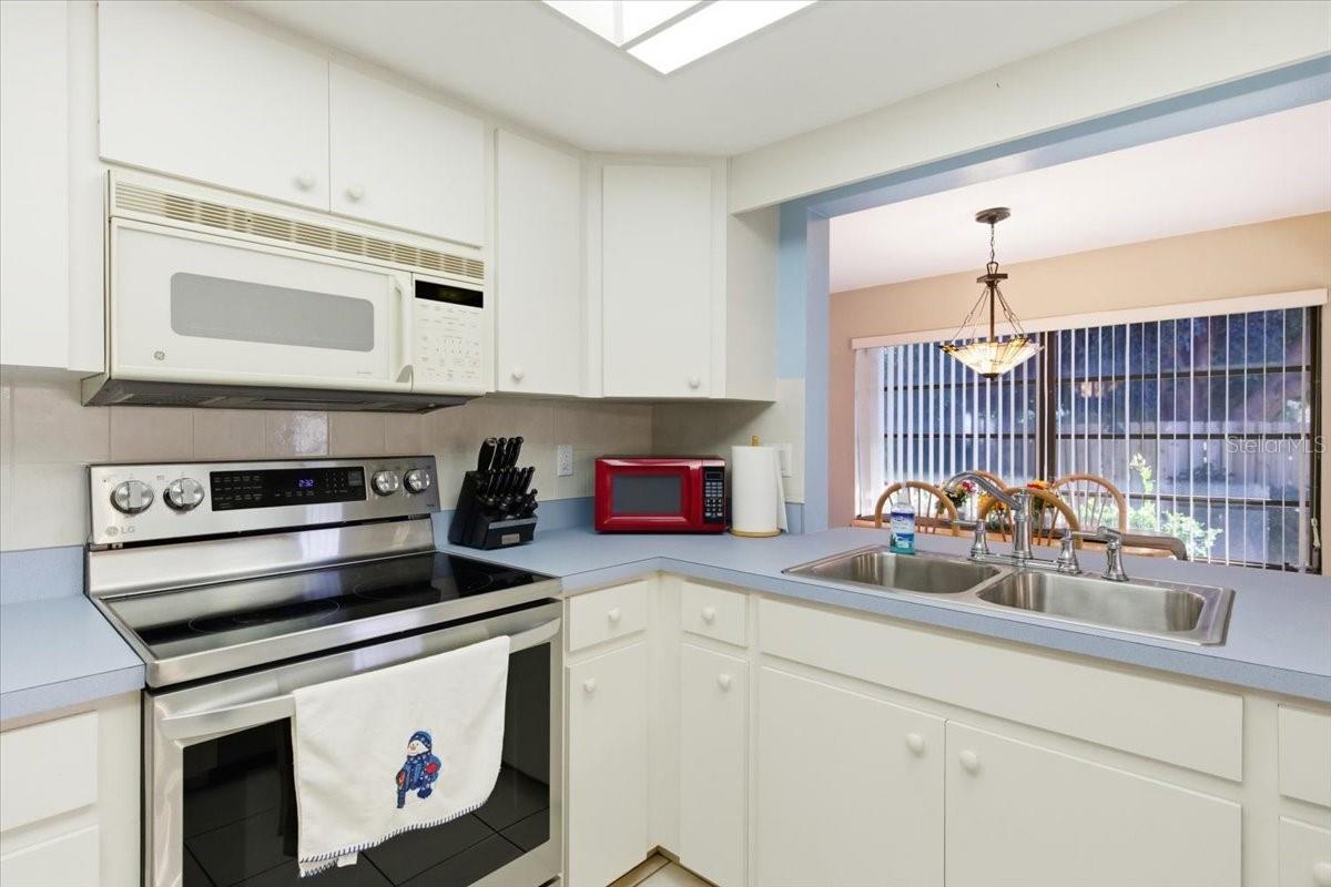 Image 19 of 48 For 771 Vivienda South Court 9