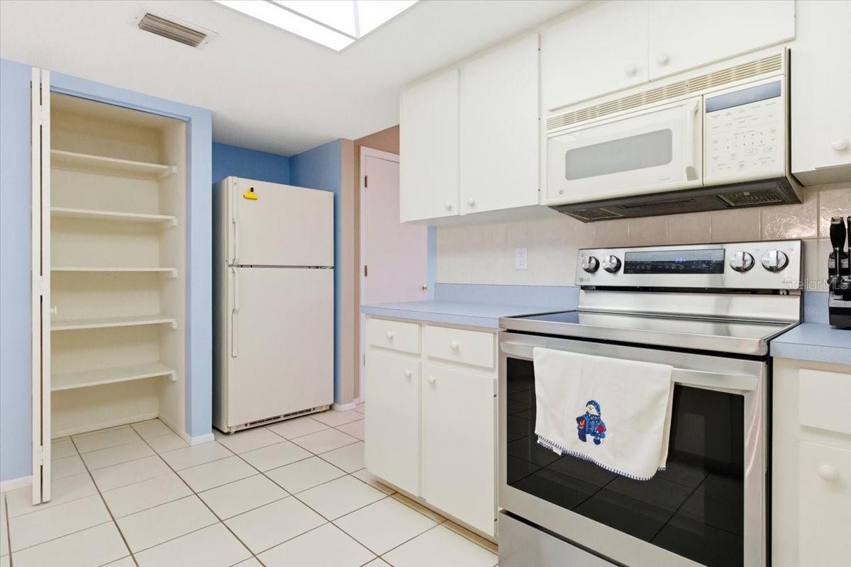 Image 21 of 48 For 771 Vivienda South Court 9