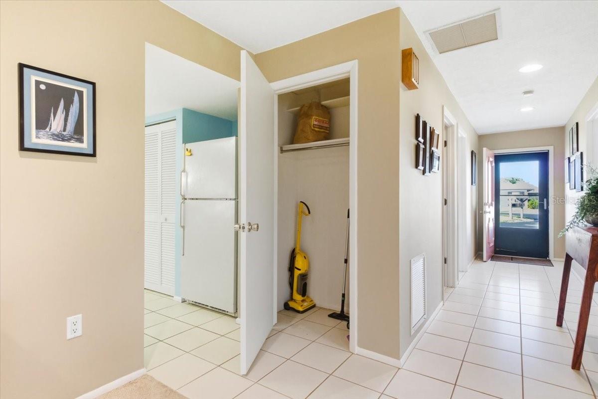 Image 28 of 48 For 771 Vivienda South Court 9