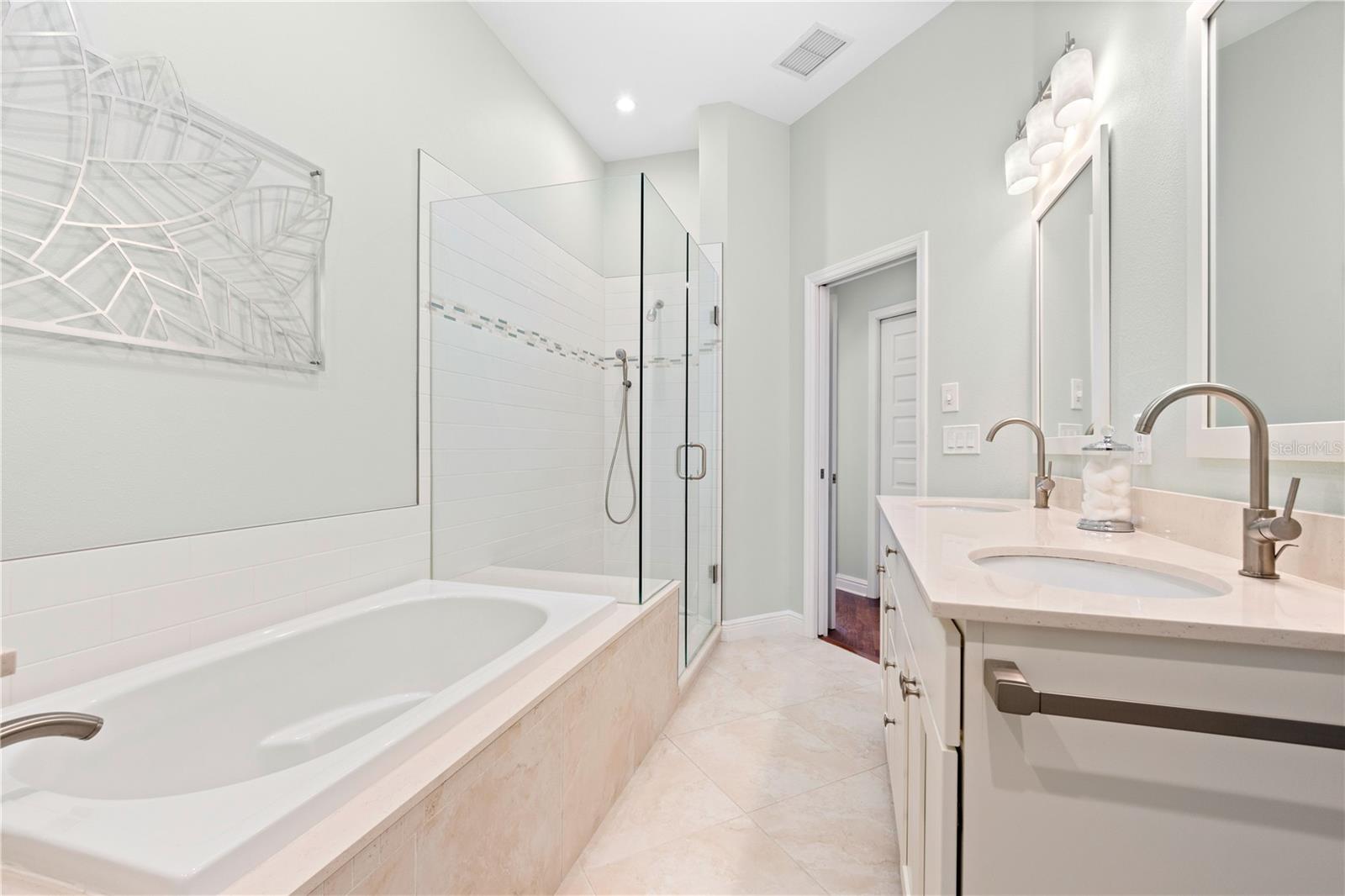 Image 17 of 37 For 200 Cocoanut Avenue 5