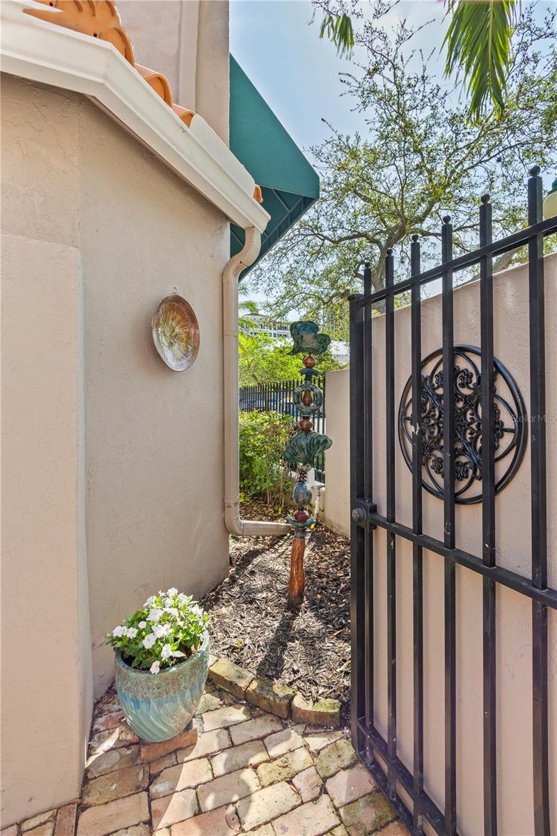 Image 2 of 37 For 200 Cocoanut Avenue 5