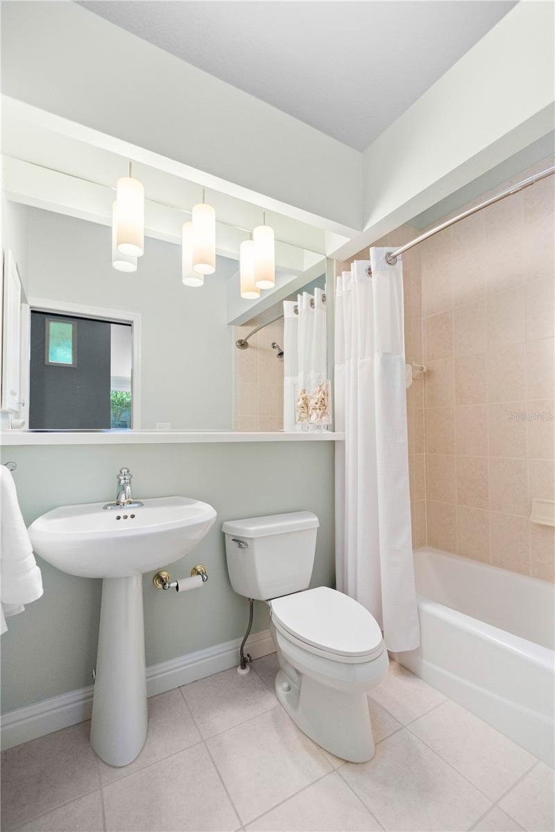 Image 24 of 37 For 200 Cocoanut Avenue 5